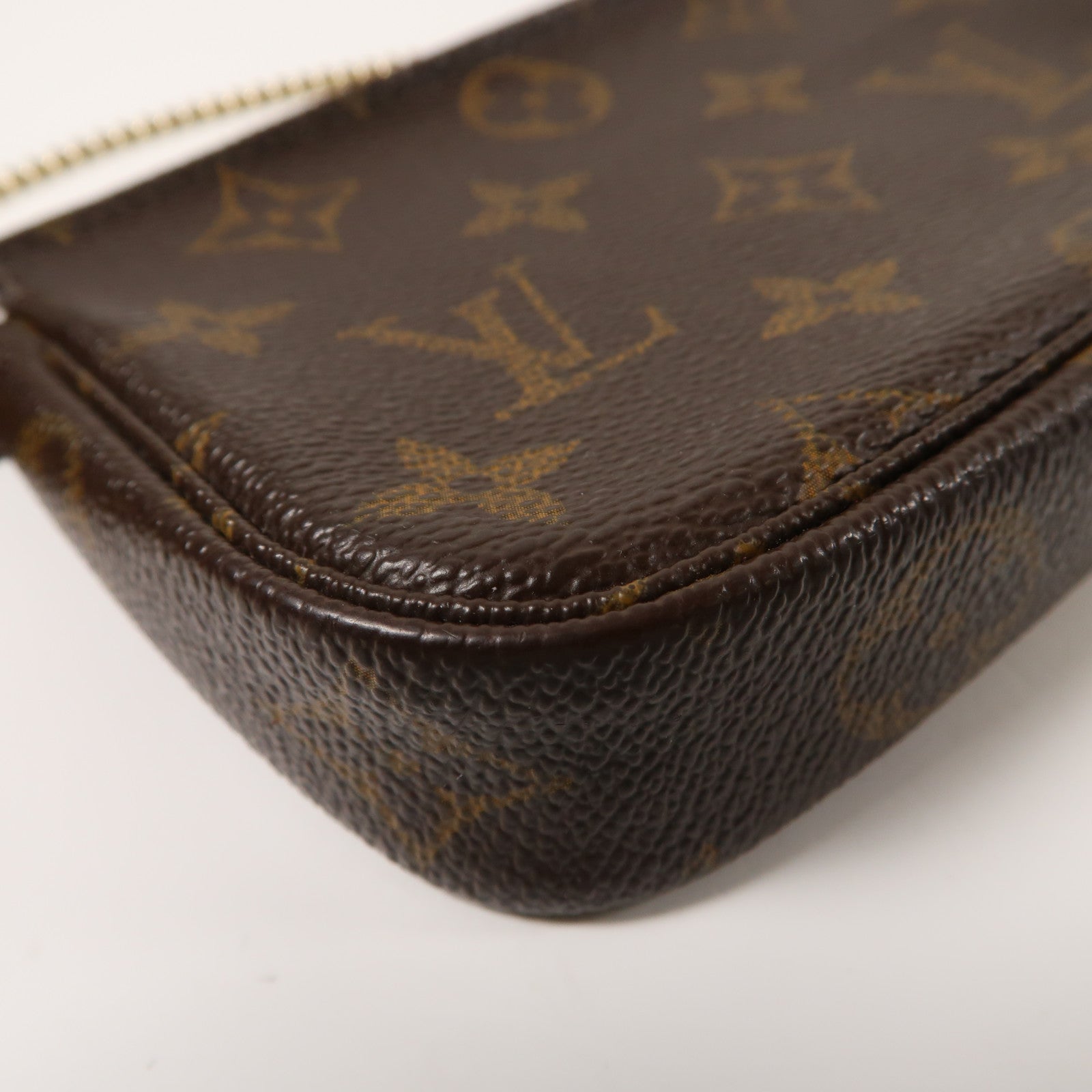 LOUIS VUITTON Monogram Mini Pochette Accessoires金扣手拿包啡色