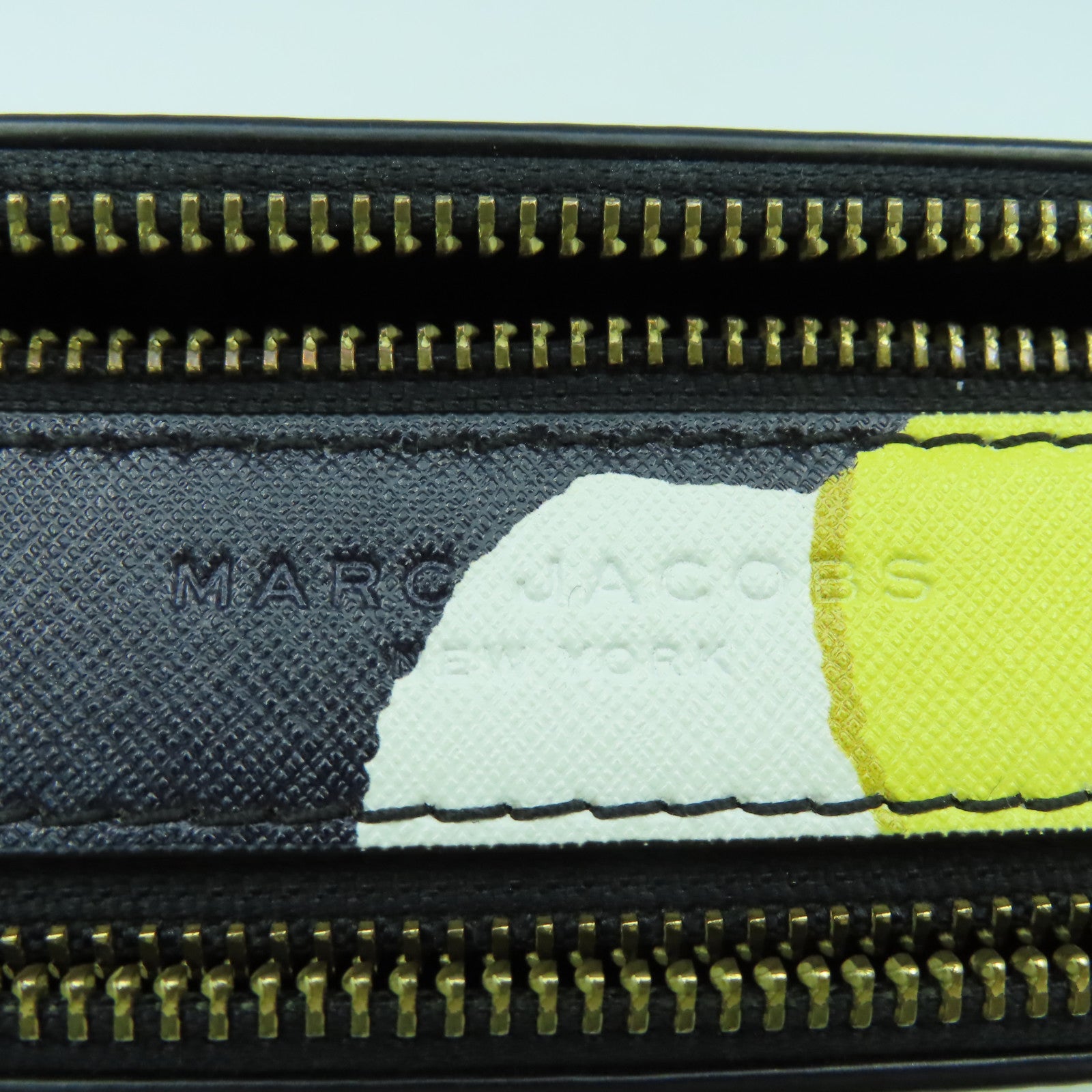 MARC JACOBS 【激減優惠】塗層帆布Camera Bag金扣肩背袋黑色/白色/黃色