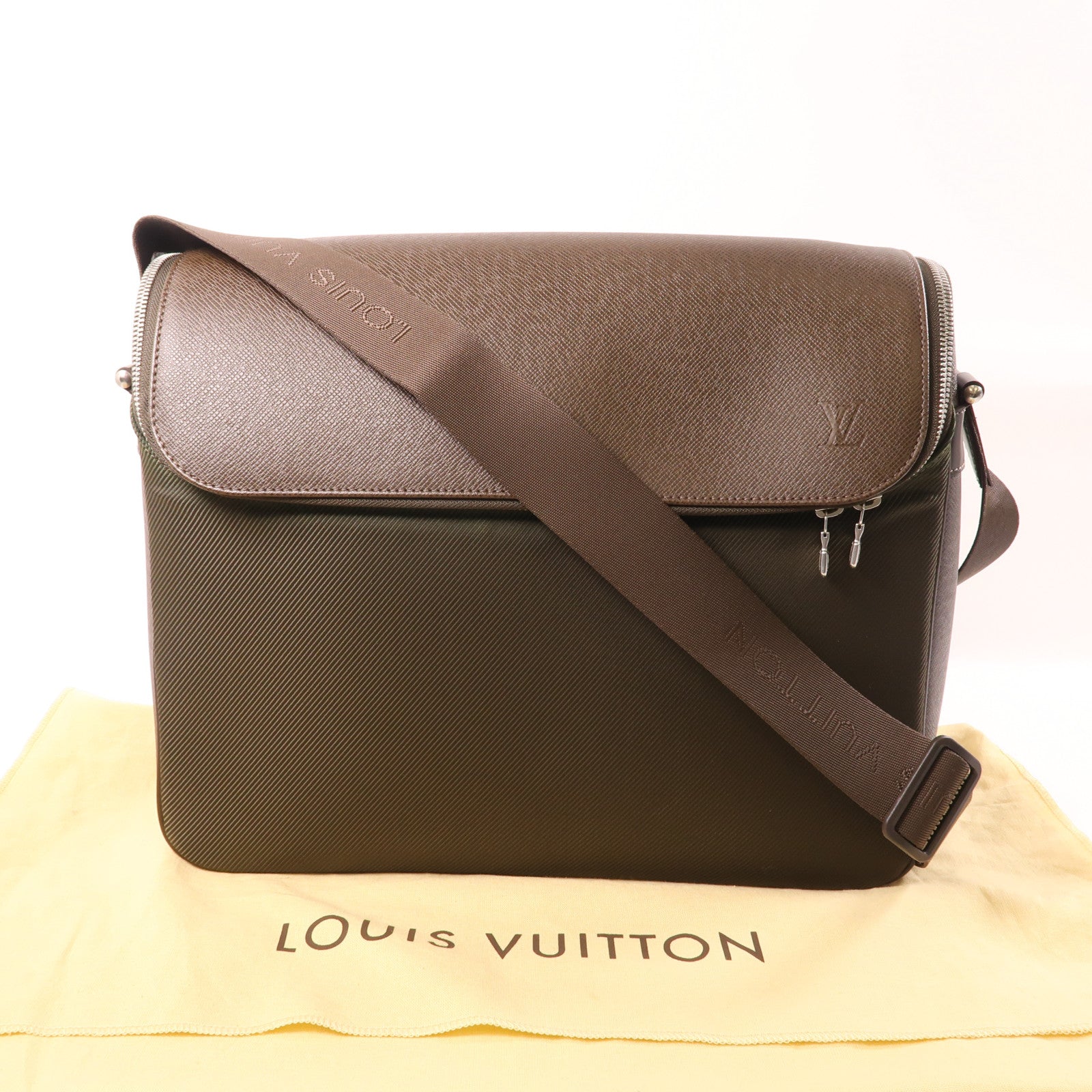 LOUIS VUITTON Taiga Taimyr Grizzli銀扣肩背袋棕色/綠色