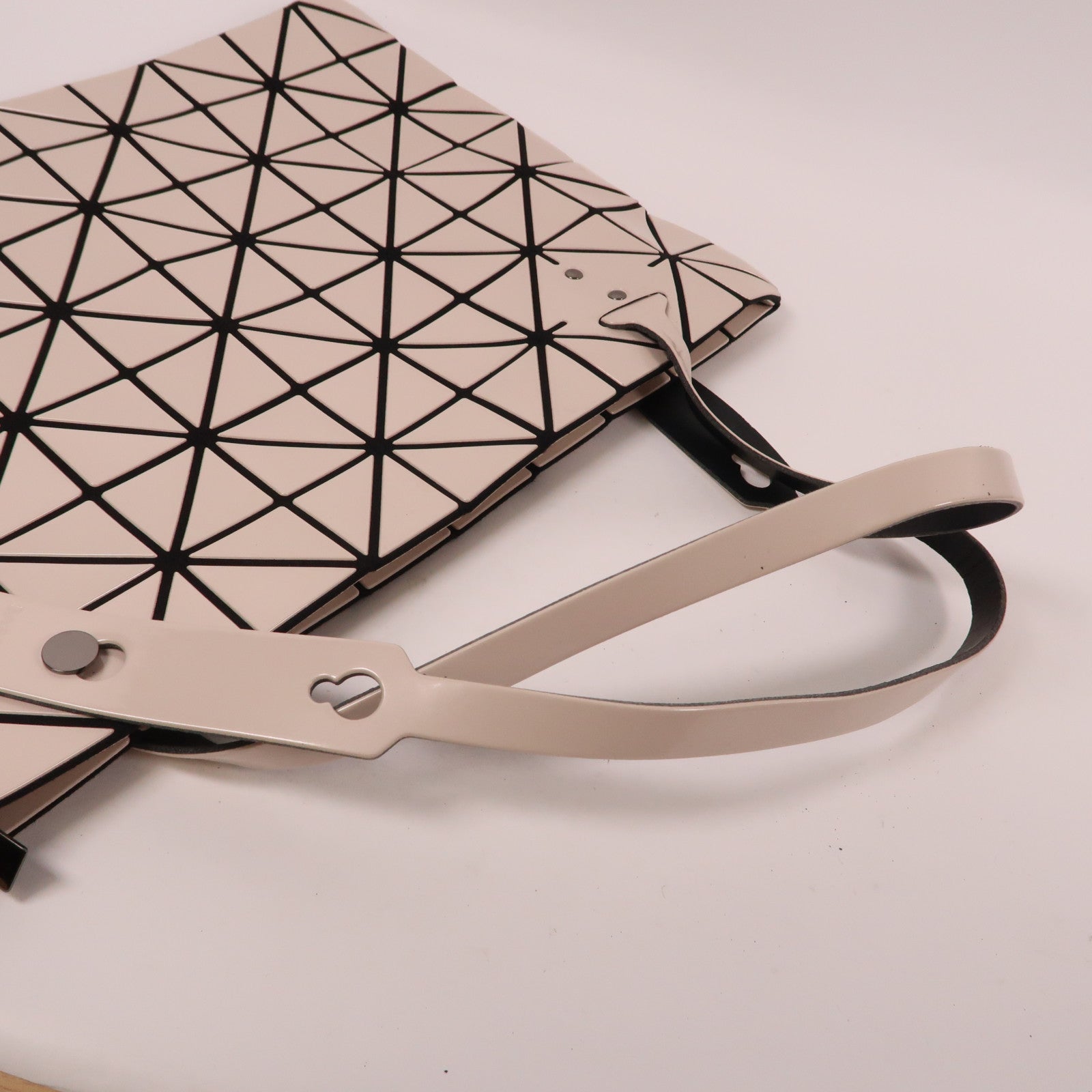 ISSEY MIYAKE PVC Bao Bao銀扣手挽袋米色