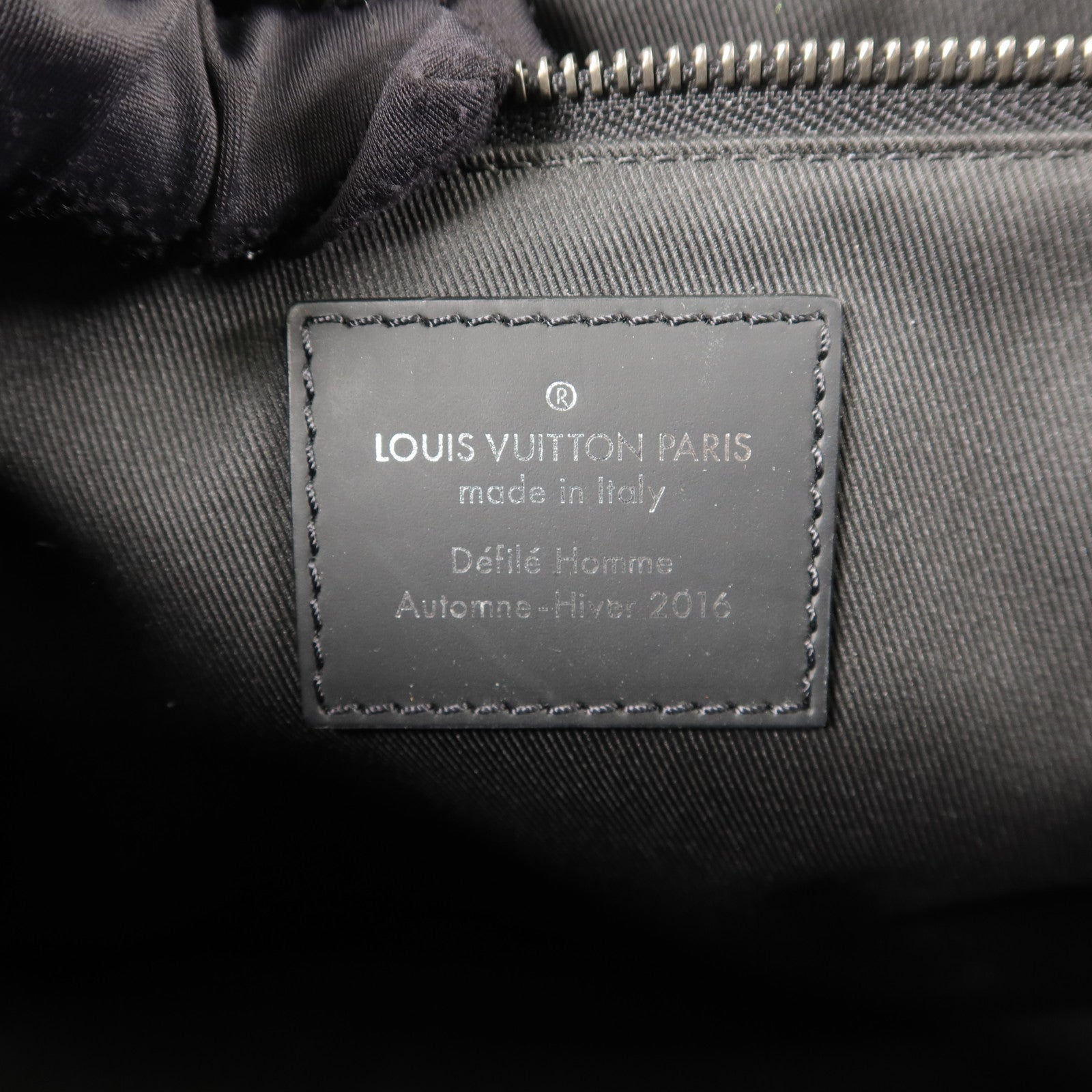 LOUIS VUITTON Monogram Eclipse Messenger PM Voyager肩背袋
