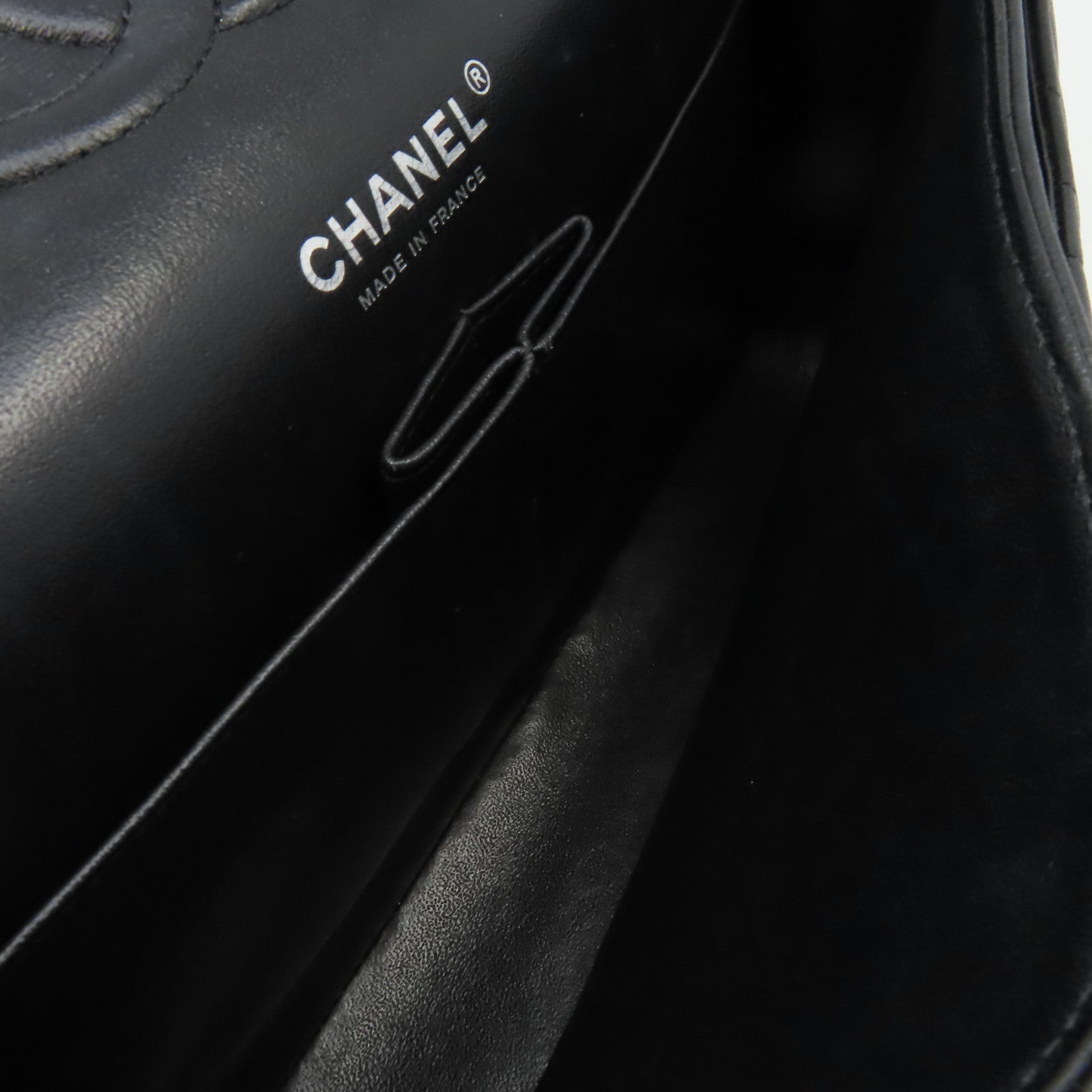CHANEL **【激減優惠】斜紋牛皮皮革Medium Classic Flap Chain Shoulder Bag銀扣鏈帶肩背袋黑色