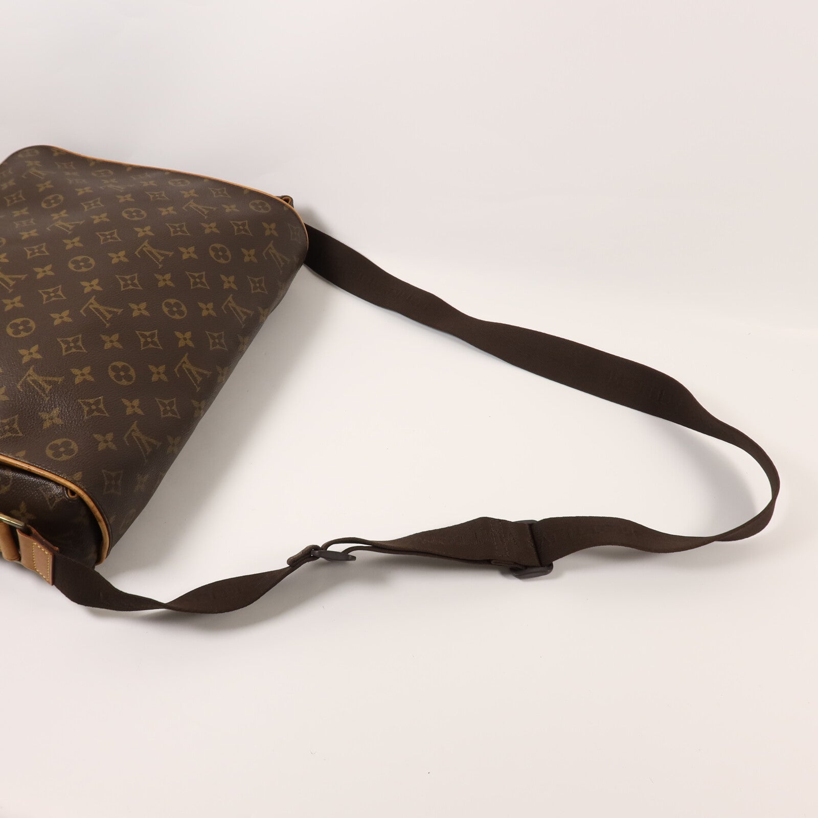 LOUIS VUITTON Monogram Abbesses金扣肩背袋棕色