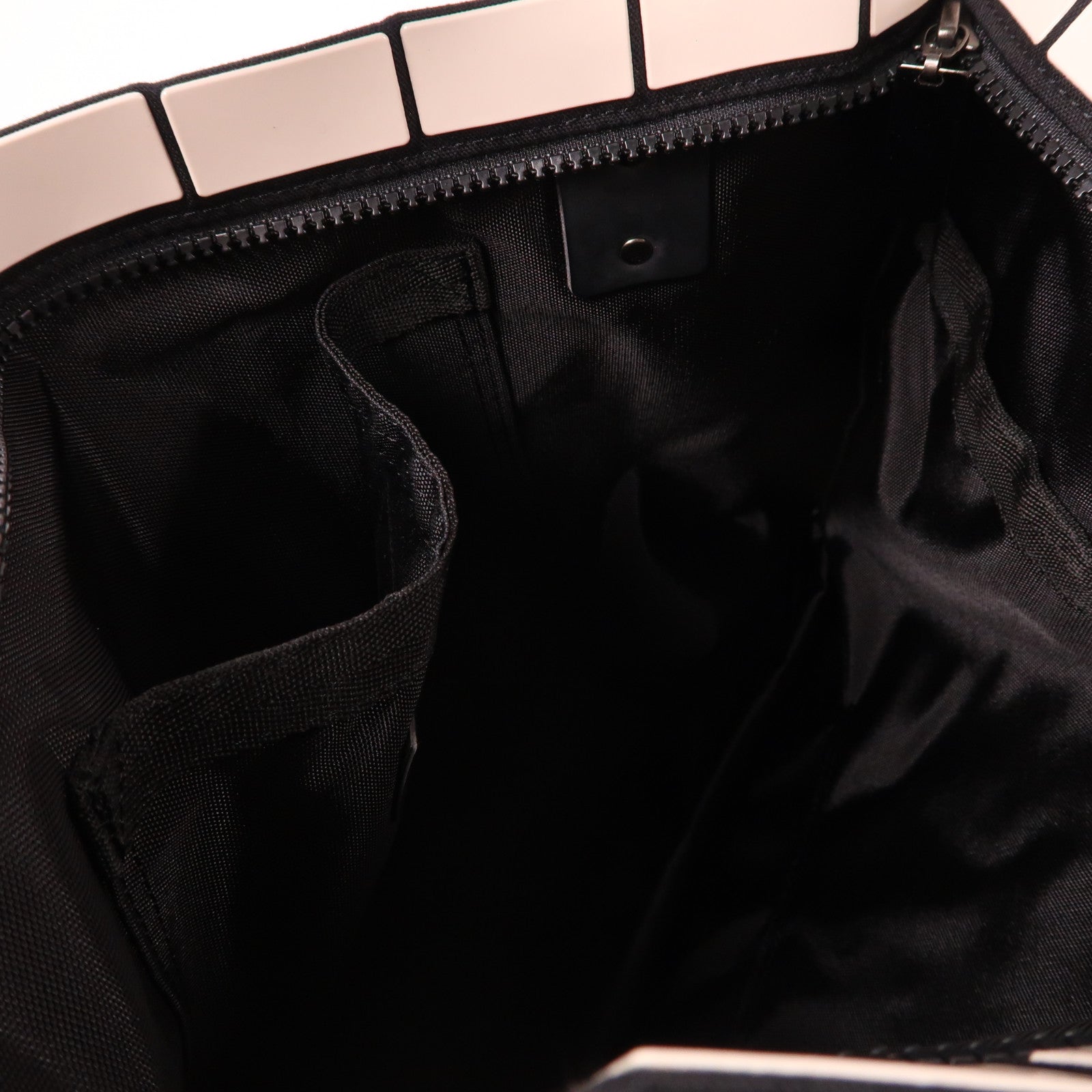 ISSEY MIYAKE PVC Bao Bao銀扣手挽袋米色