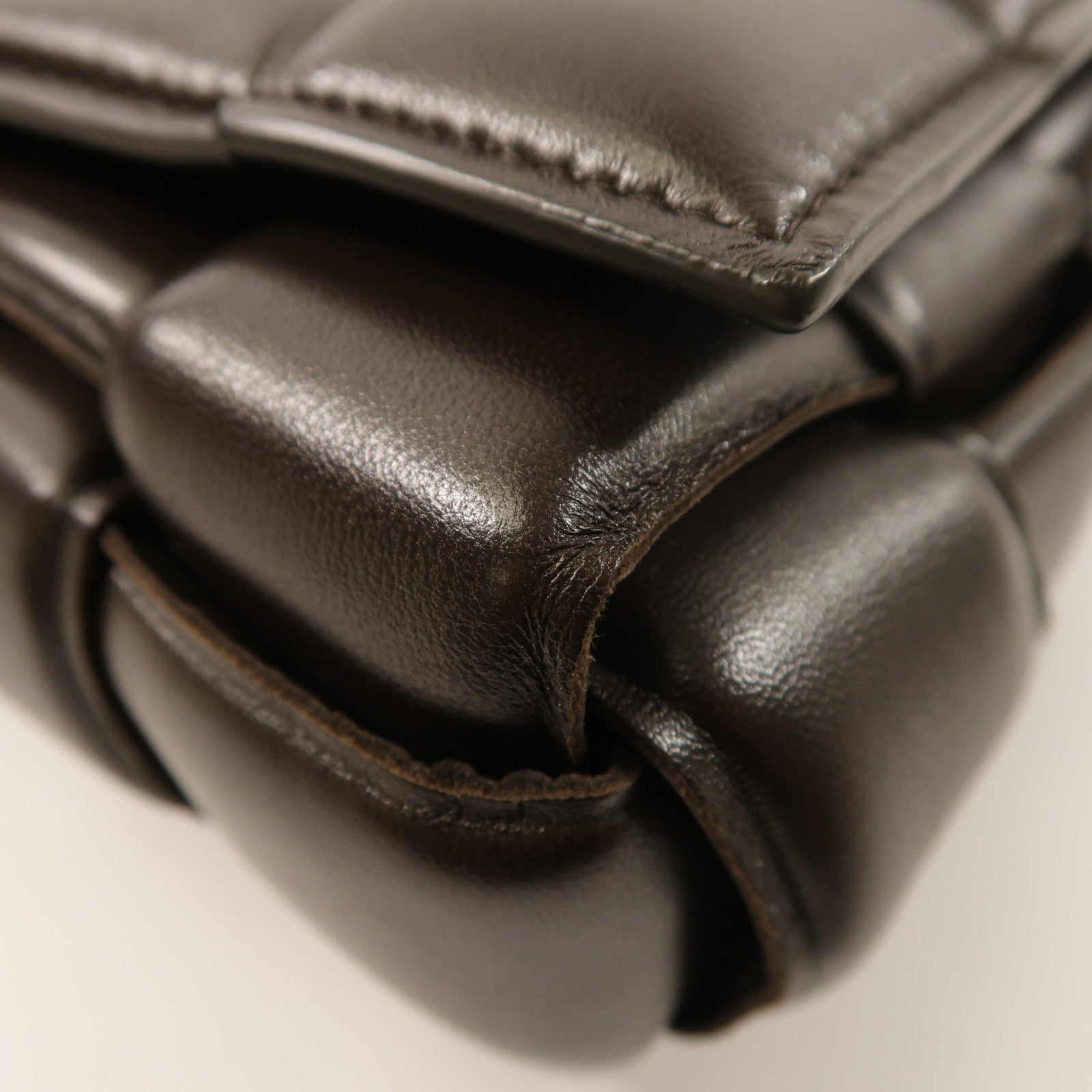 BOTTEGA VENETA 羊皮皮革Padded Cassette肩背袋