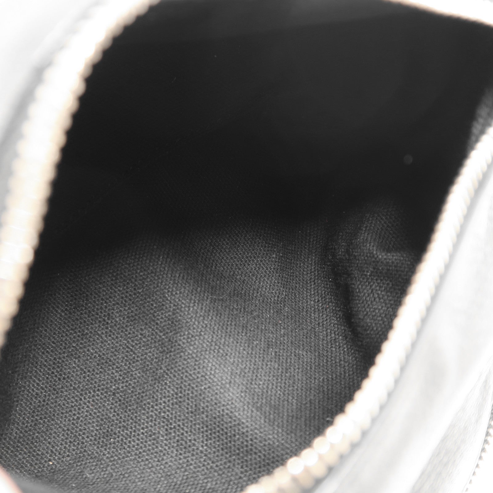 GIVENCHY 牛皮皮革Pouch銀扣手拿包