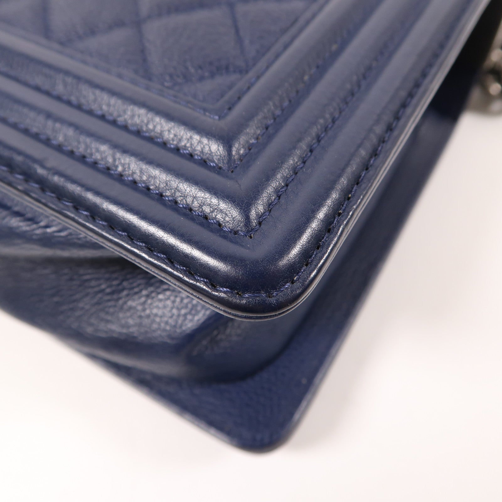 CHANEL 牛皮皮革Boy 25銀扣肩背袋