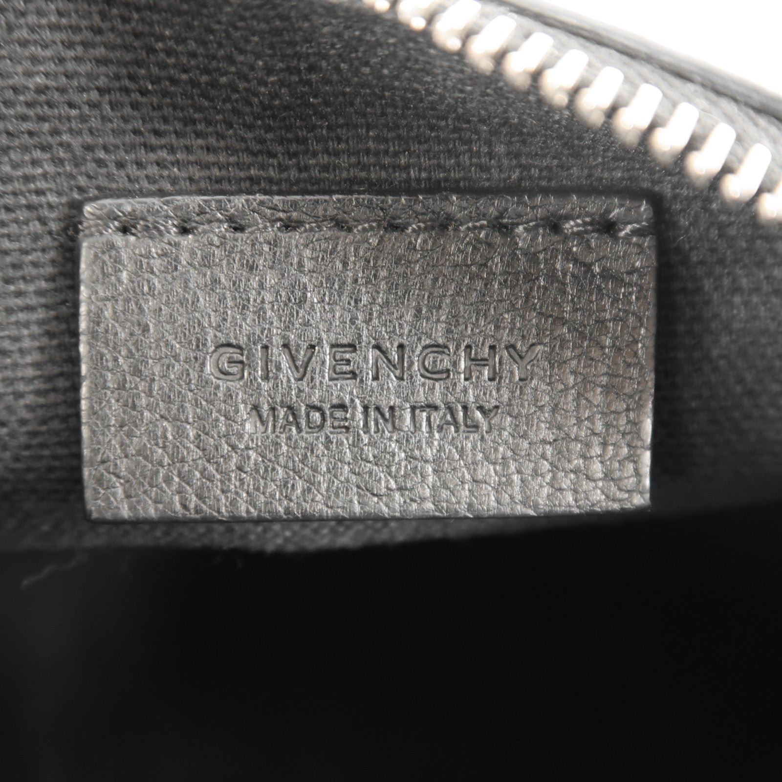 GIVENCHY 牛皮皮革Pouch銀扣手拿包