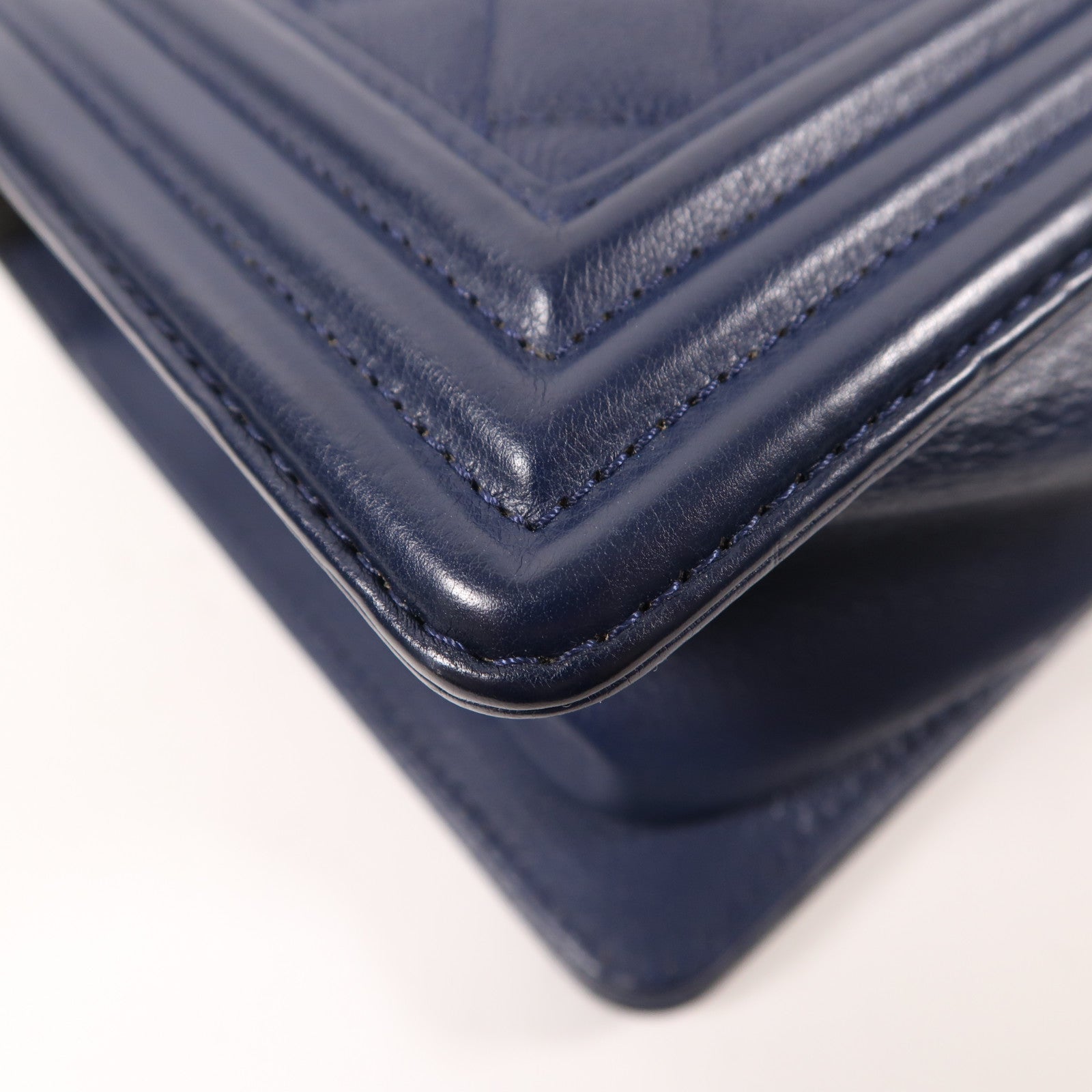 CHANEL 牛皮皮革Boy 25銀扣肩背袋