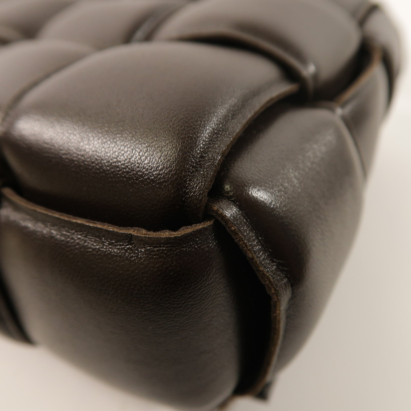 BOTTEGA VENETA 羊皮皮革Padded Cassette肩背袋