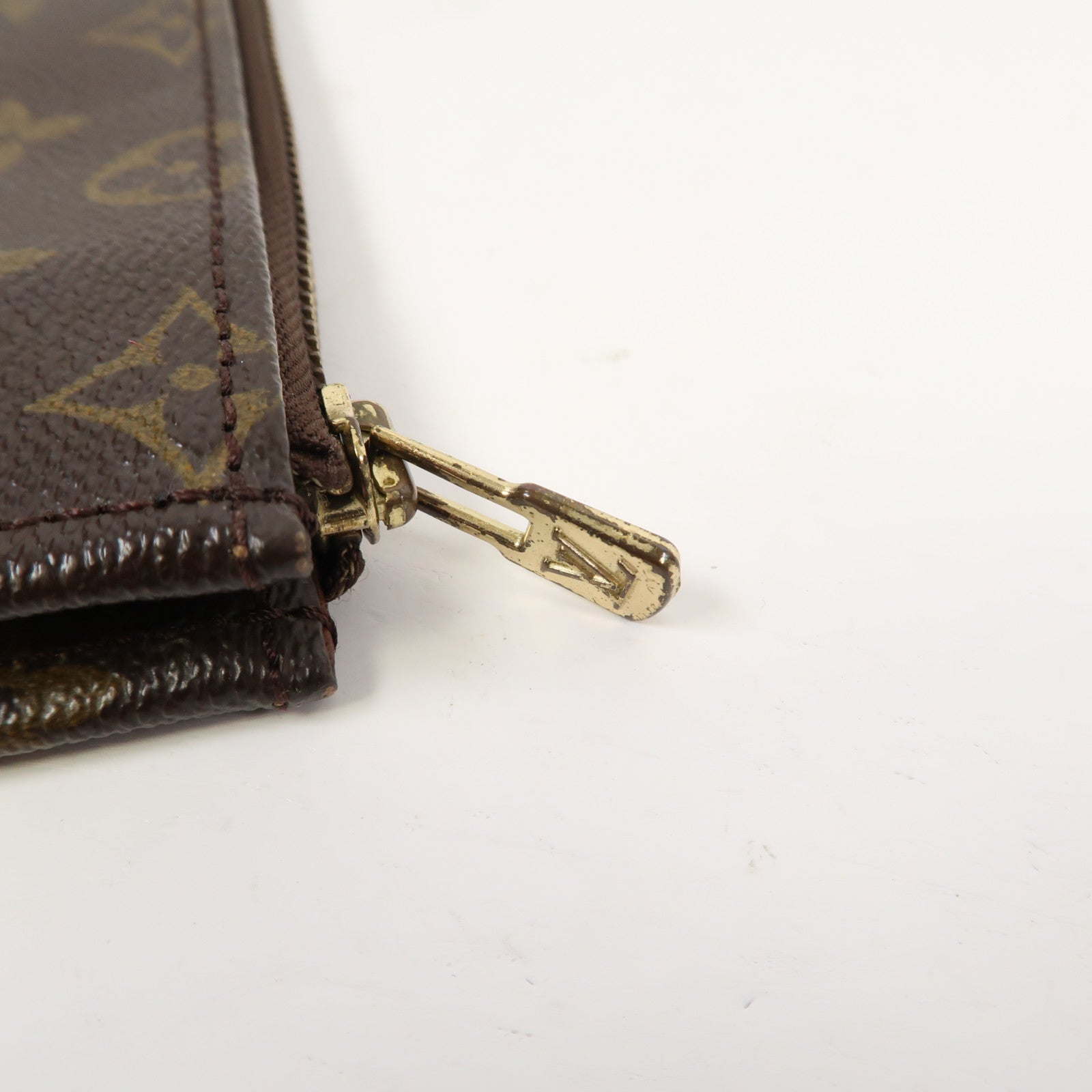 LOUIS VUITTON Monogram Poche Document金扣手拿包啡色