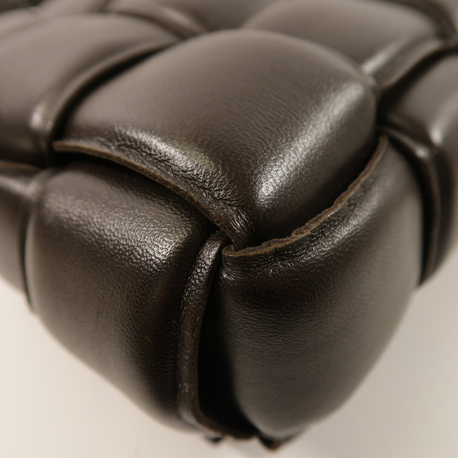 BOTTEGA VENETA 羊皮皮革Padded Cassette肩背袋