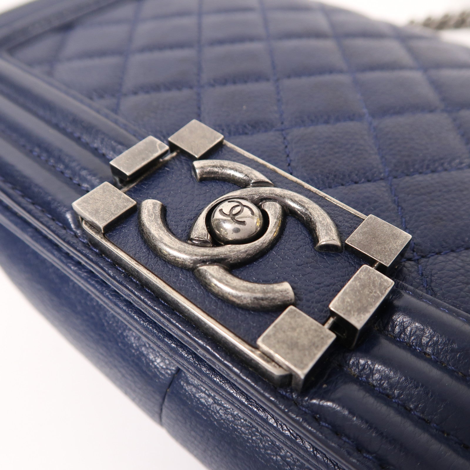 CHANEL 牛皮皮革Boy 25銀扣肩背袋