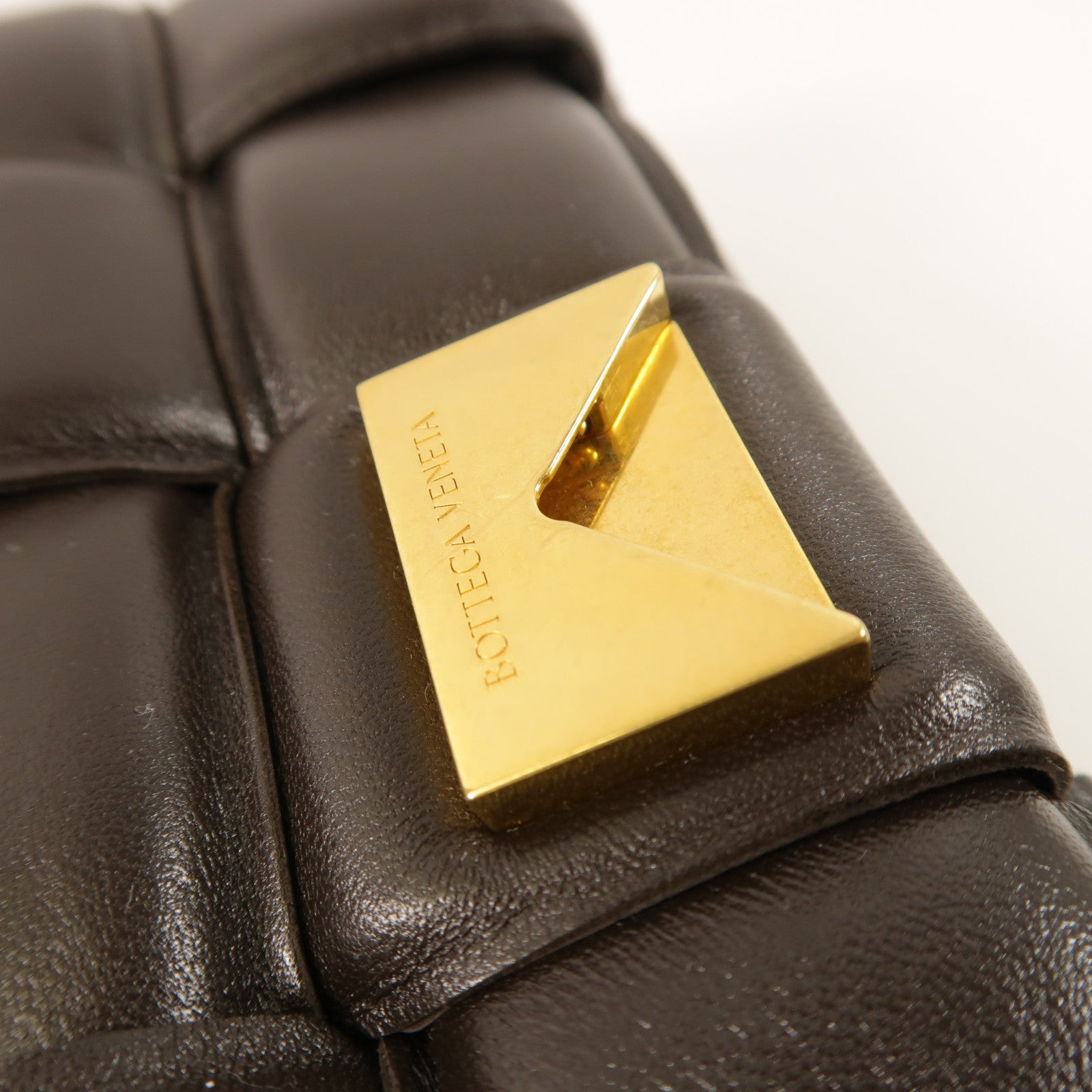 BOTTEGA VENETA 羊皮皮革Padded Cassette肩背袋