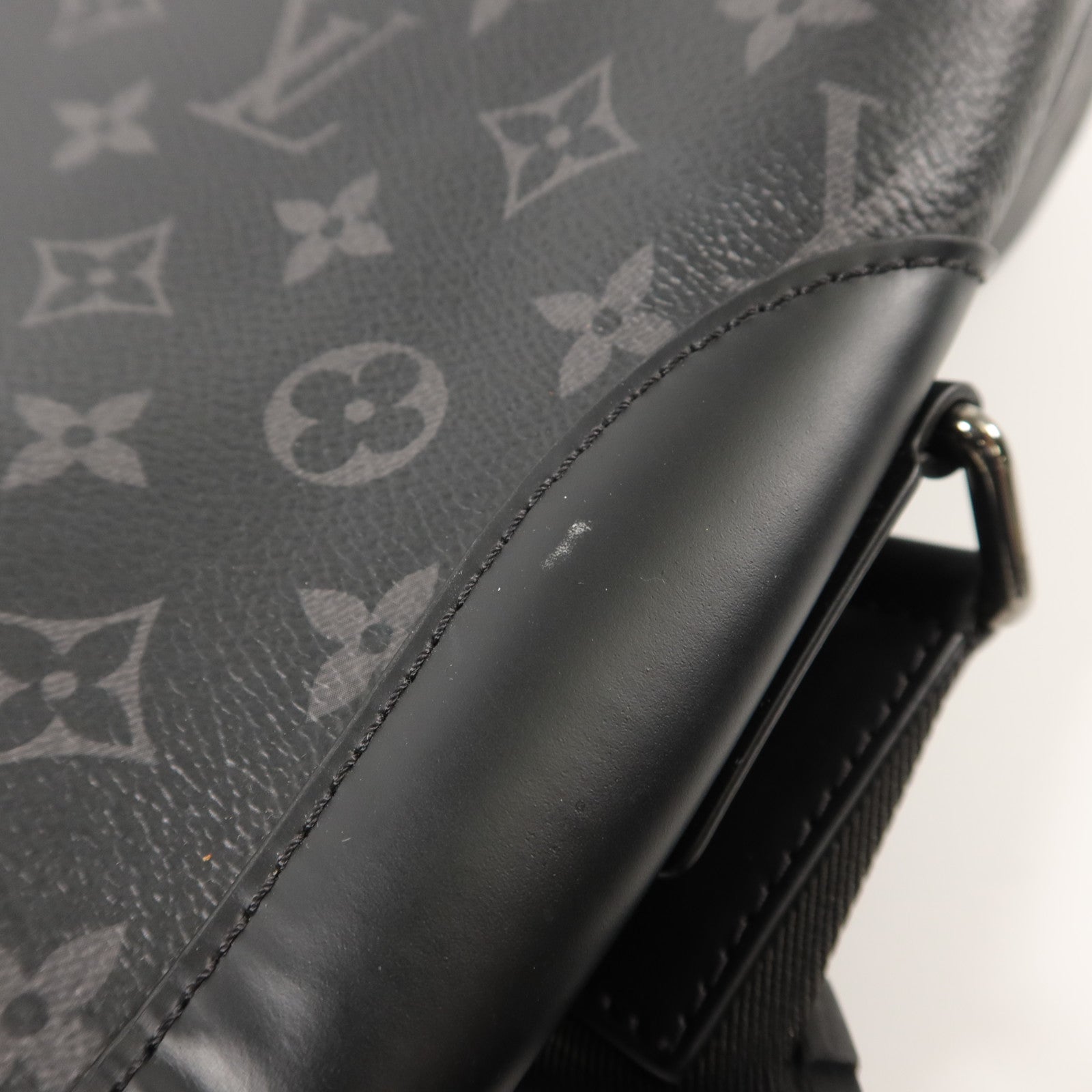 LOUIS VUITTON Monogram Eclipse Messenger PM Voyager肩背袋