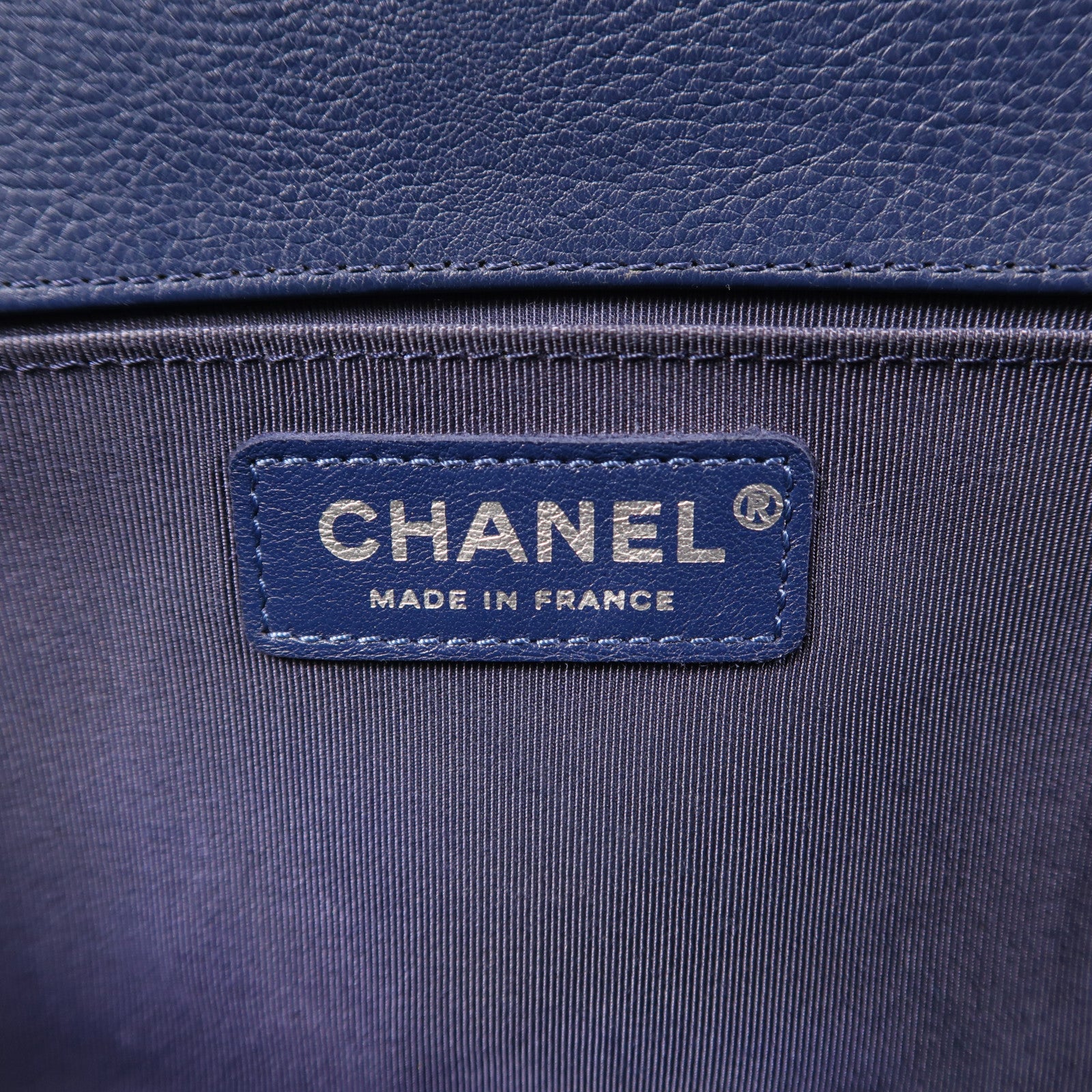 CHANEL 牛皮皮革Boy 25銀扣肩背袋