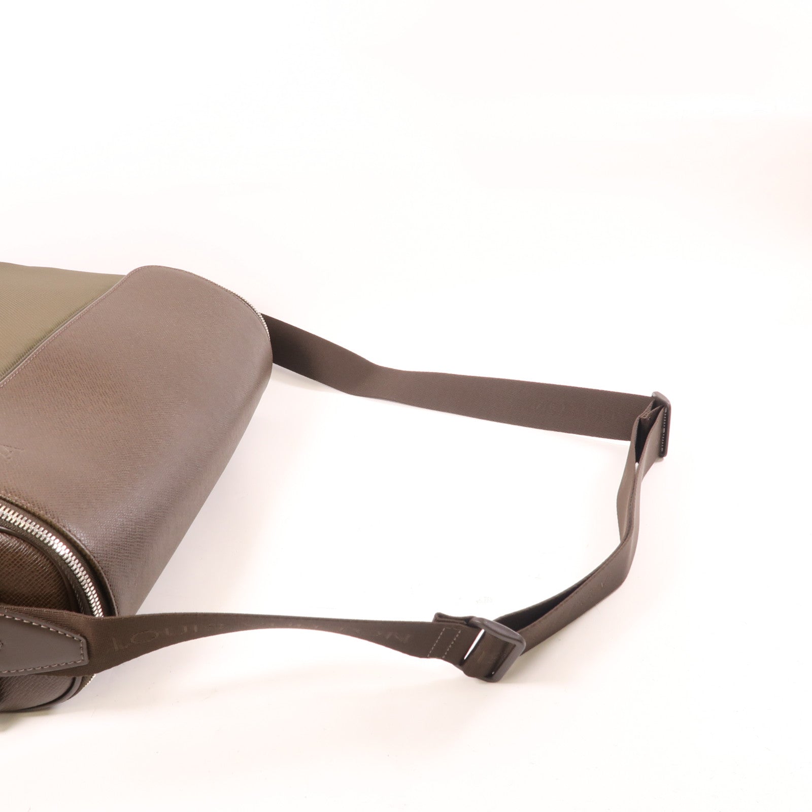LOUIS VUITTON Taiga Taimyr Grizzli銀扣肩背袋棕色/綠色