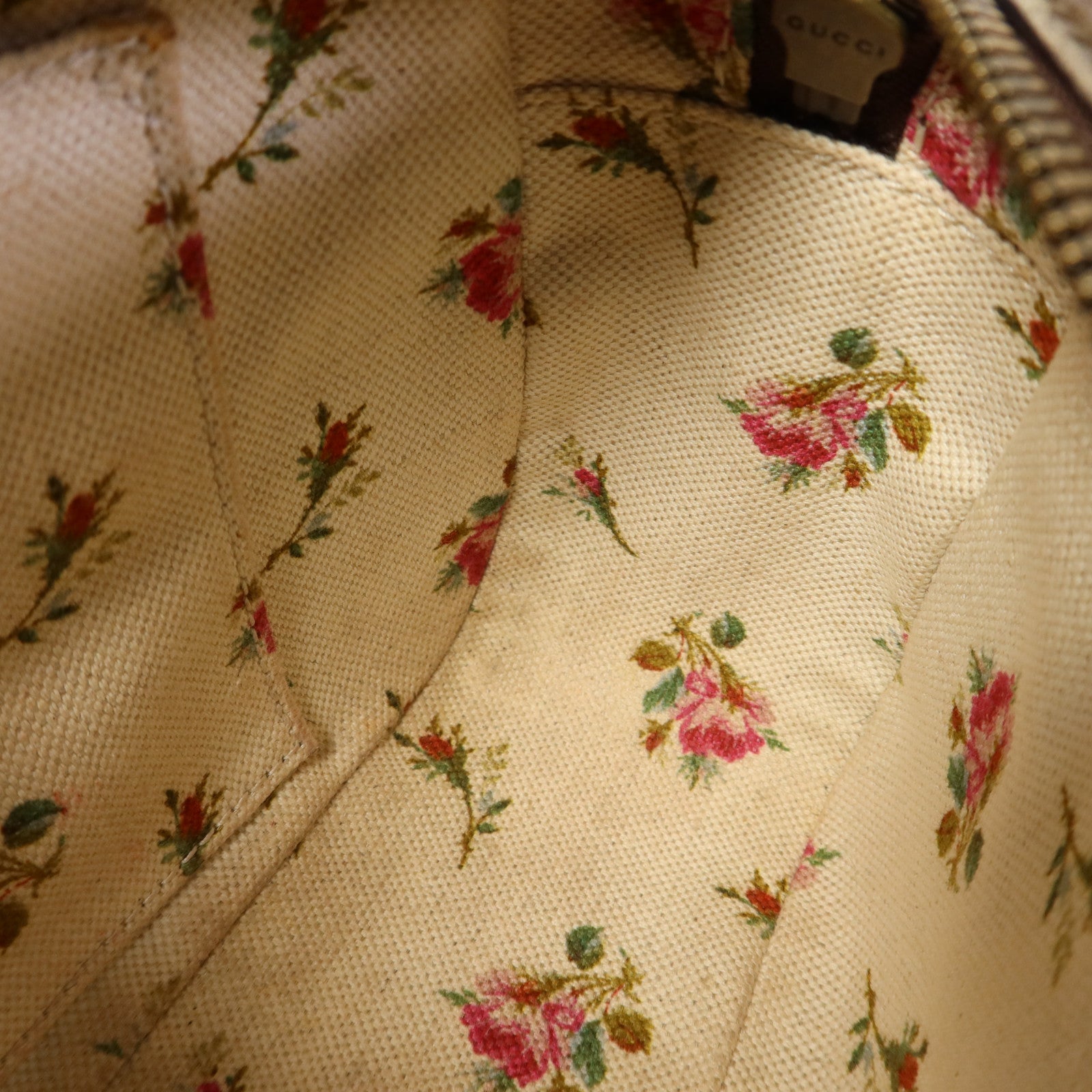 GUCCI 塗層帆布GG Supreme Messenger金扣肩背袋