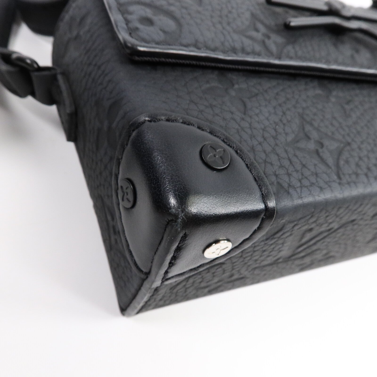LOUIS VUITTON Monogram Taurillon Steamer Wearable Wallet扣肩背袋