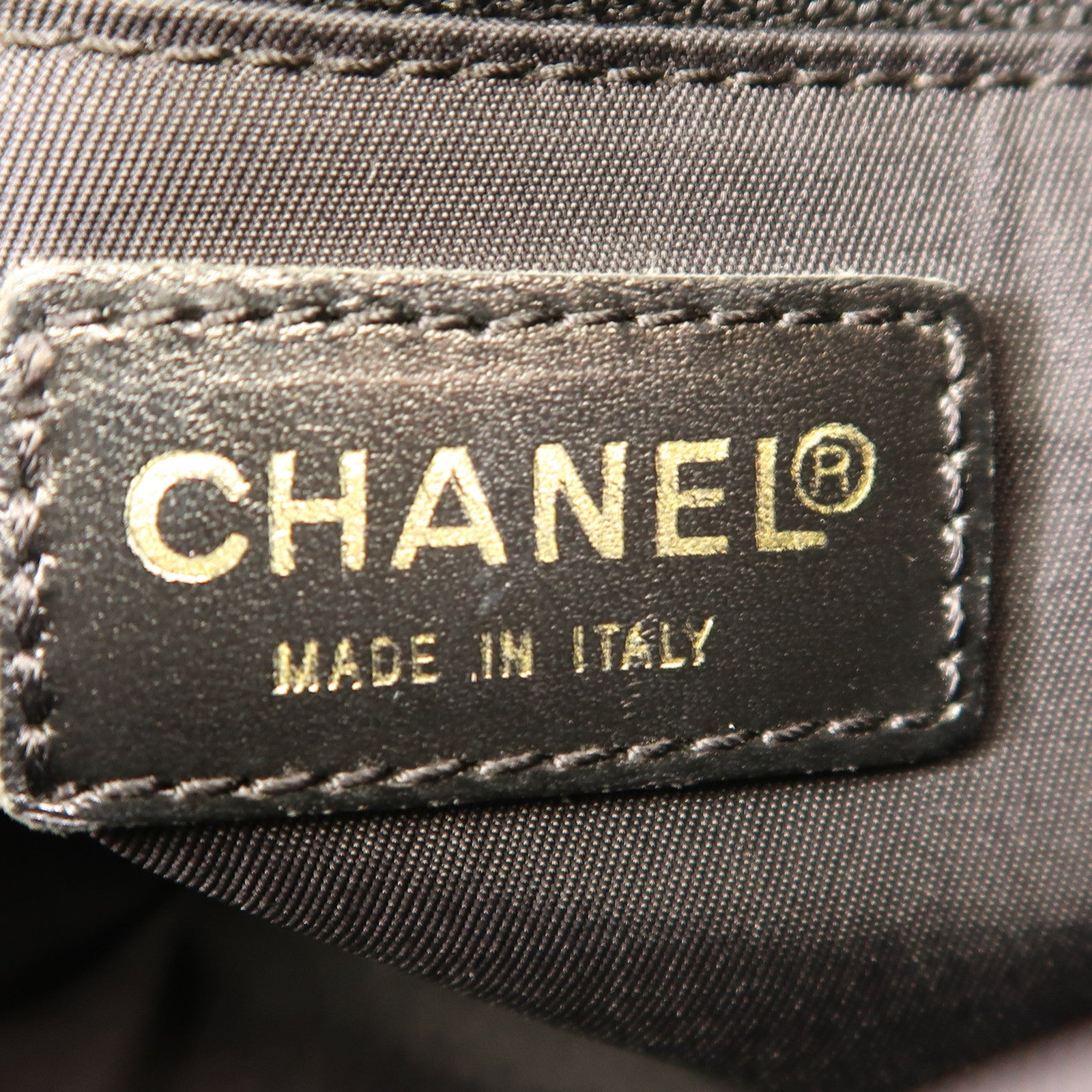 CHANEL 尼龍New Travel Line金扣手挽袋