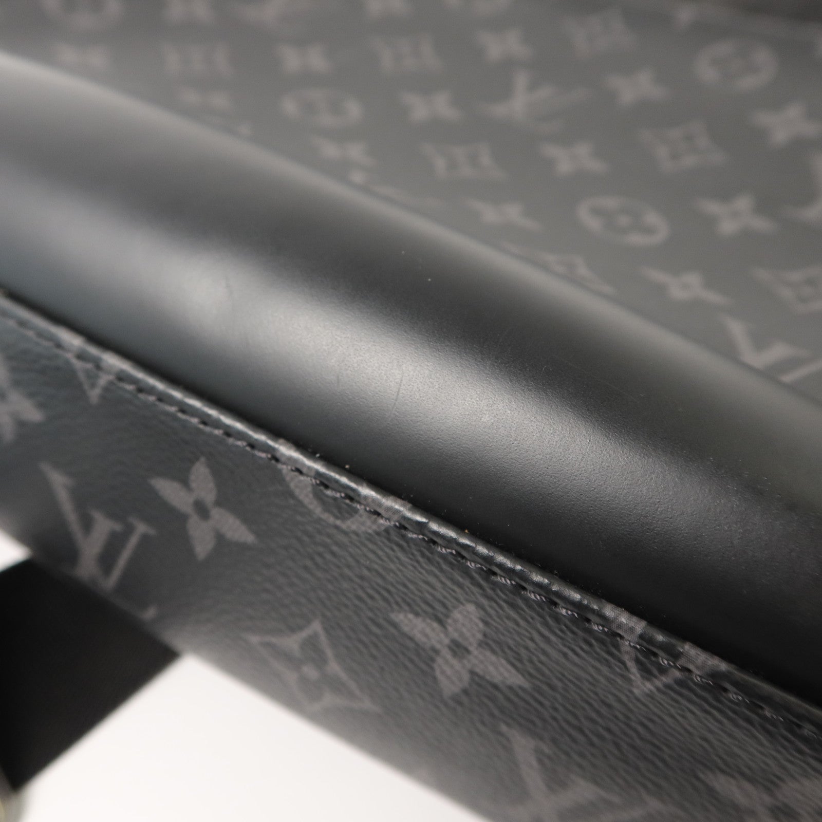 LOUIS VUITTON Monogram Eclipse Messenger PM Voyager肩背袋