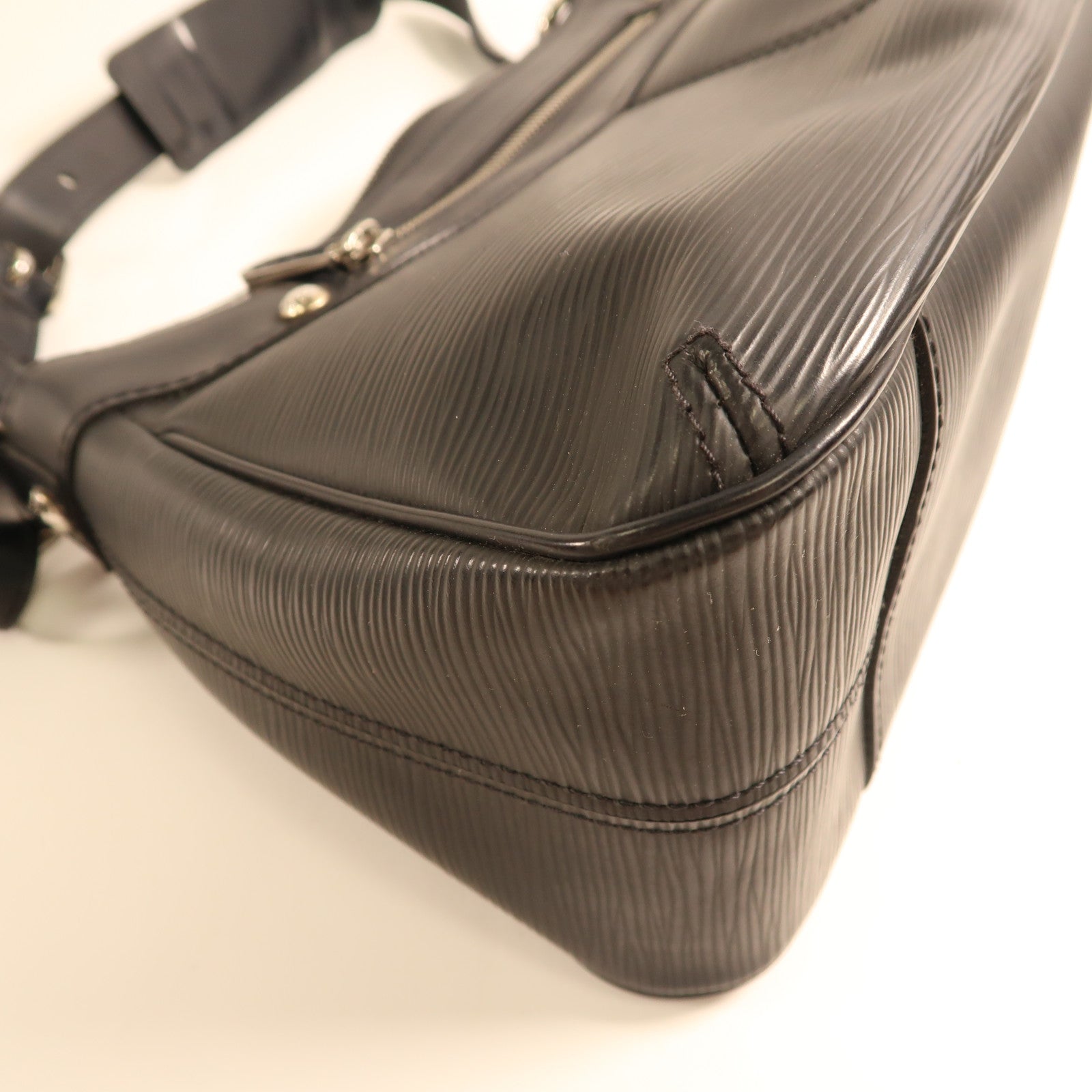 LOUIS VUITTON Epi Turenne PM銀扣肩背袋