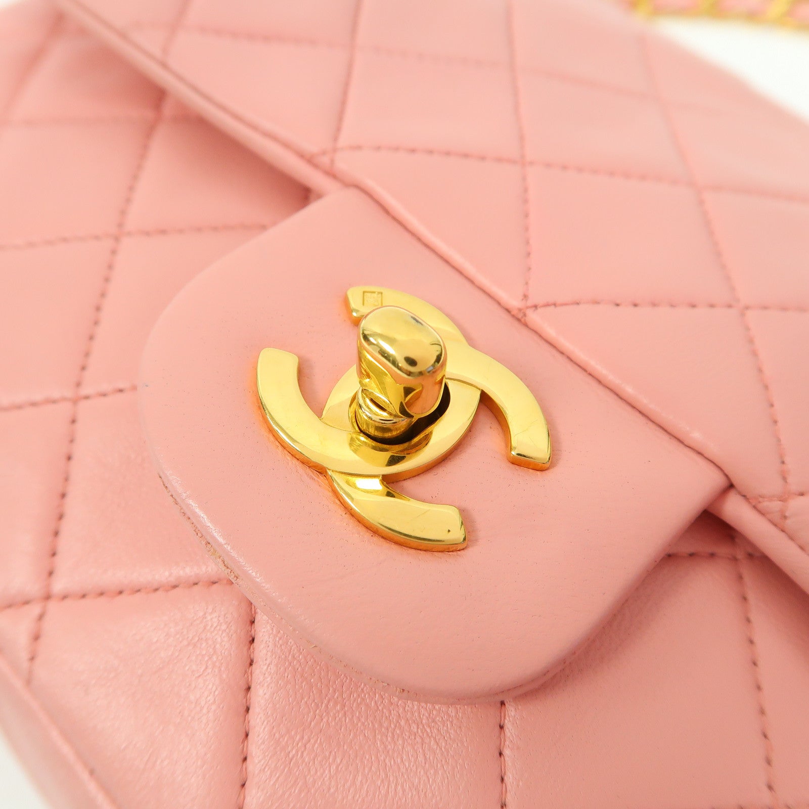 CHANEL 菱格羊皮皮革Classic Chain Shoulder Bag金扣鏈帶肩背袋粉紅色