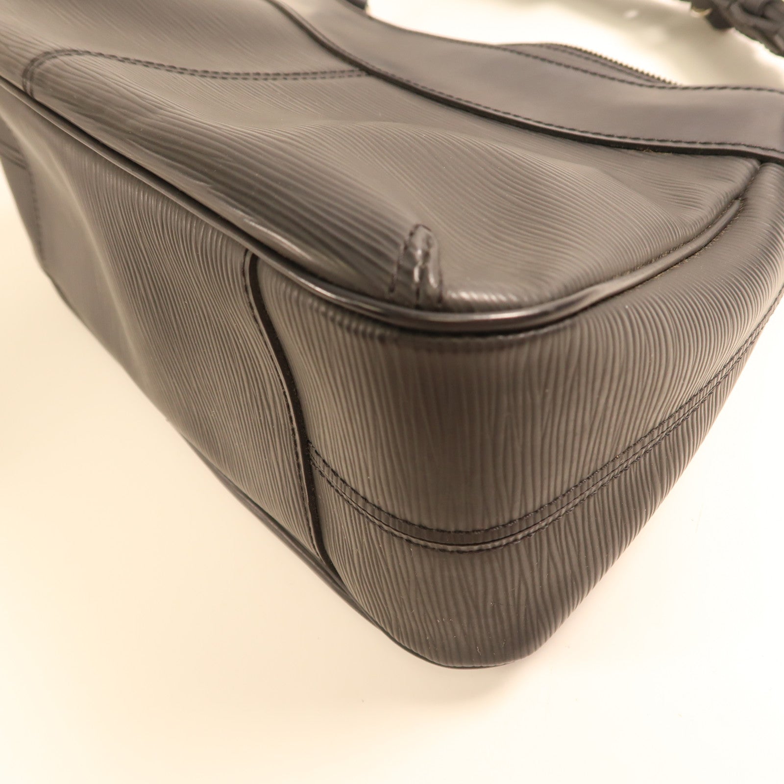 LOUIS VUITTON Epi Turenne PM銀扣肩背袋