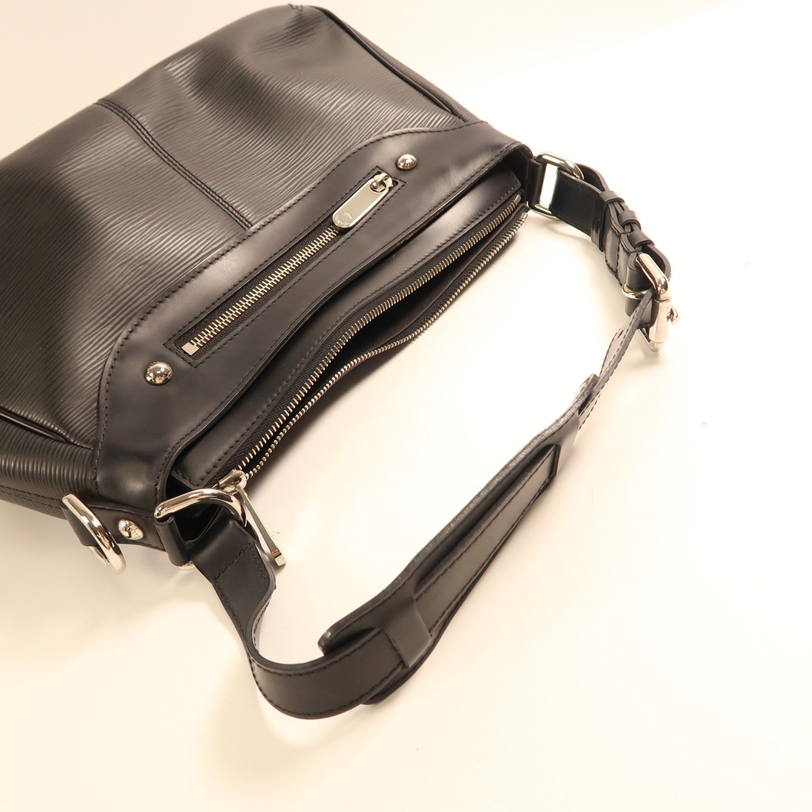 LOUIS VUITTON Epi Turenne PM銀扣肩背袋