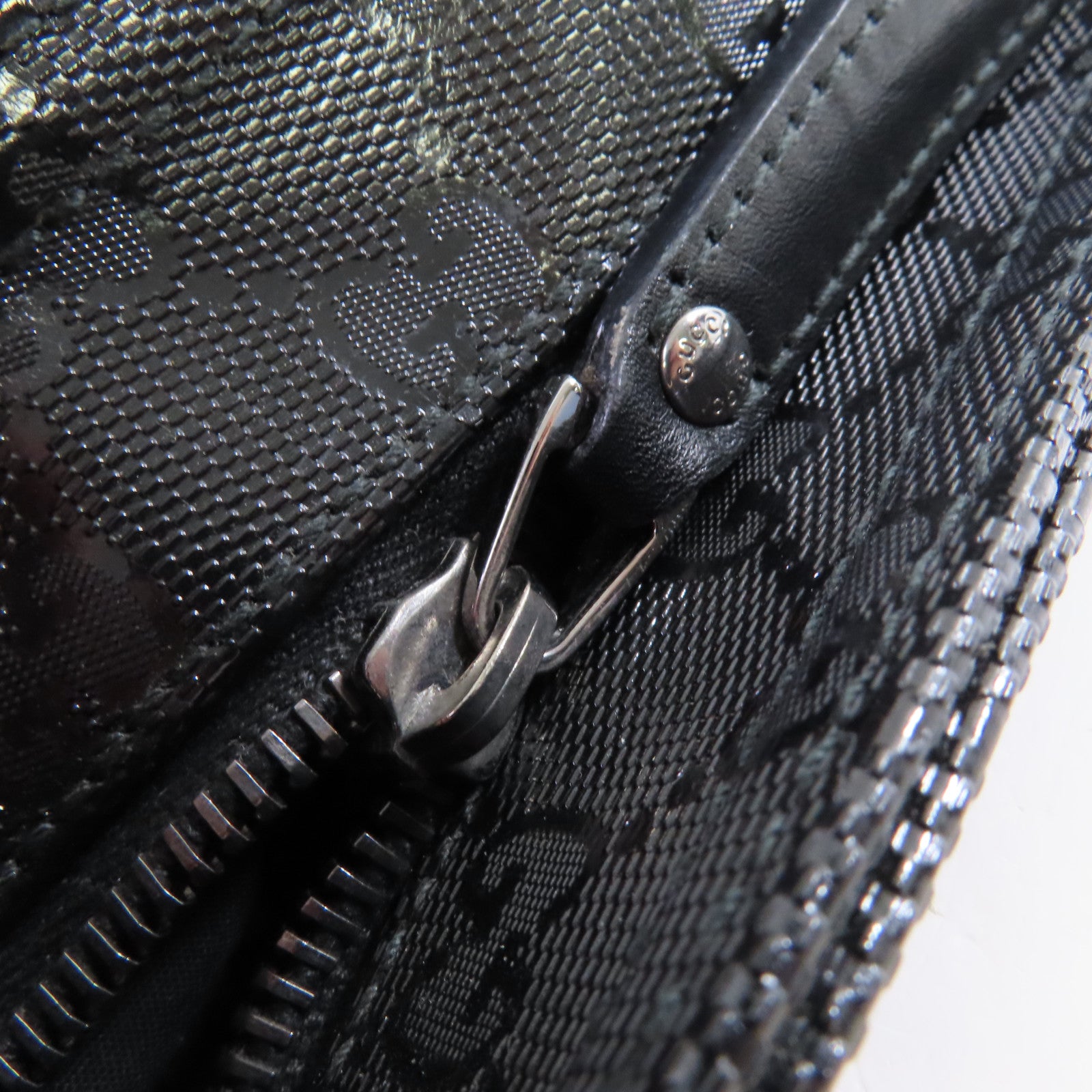 GUCCI 塗層帆布Diamante Shoulder Bag銀扣肩背袋黑色