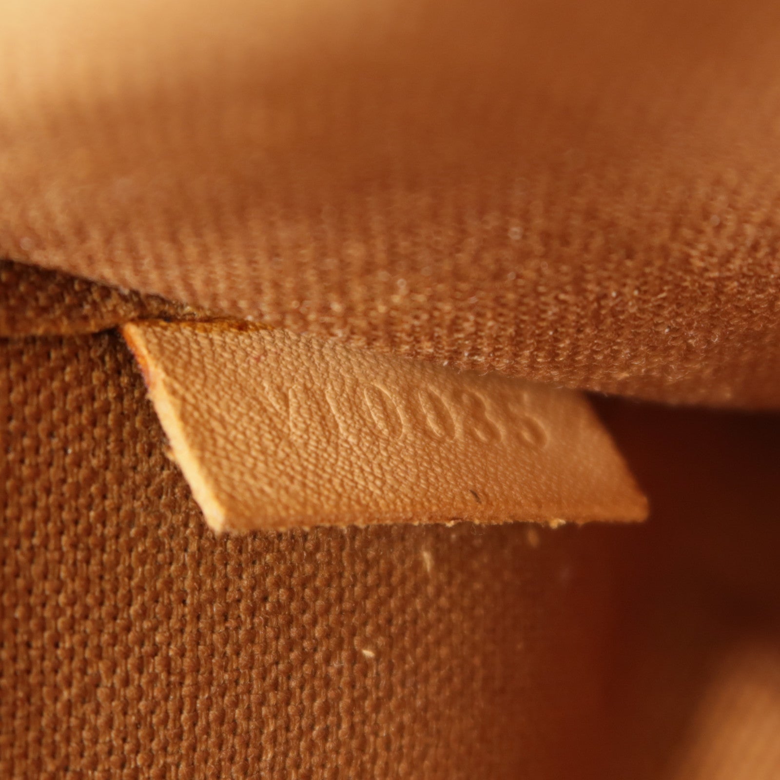 LOUIS VUITTON Monogram Popincourt金扣手挽袋