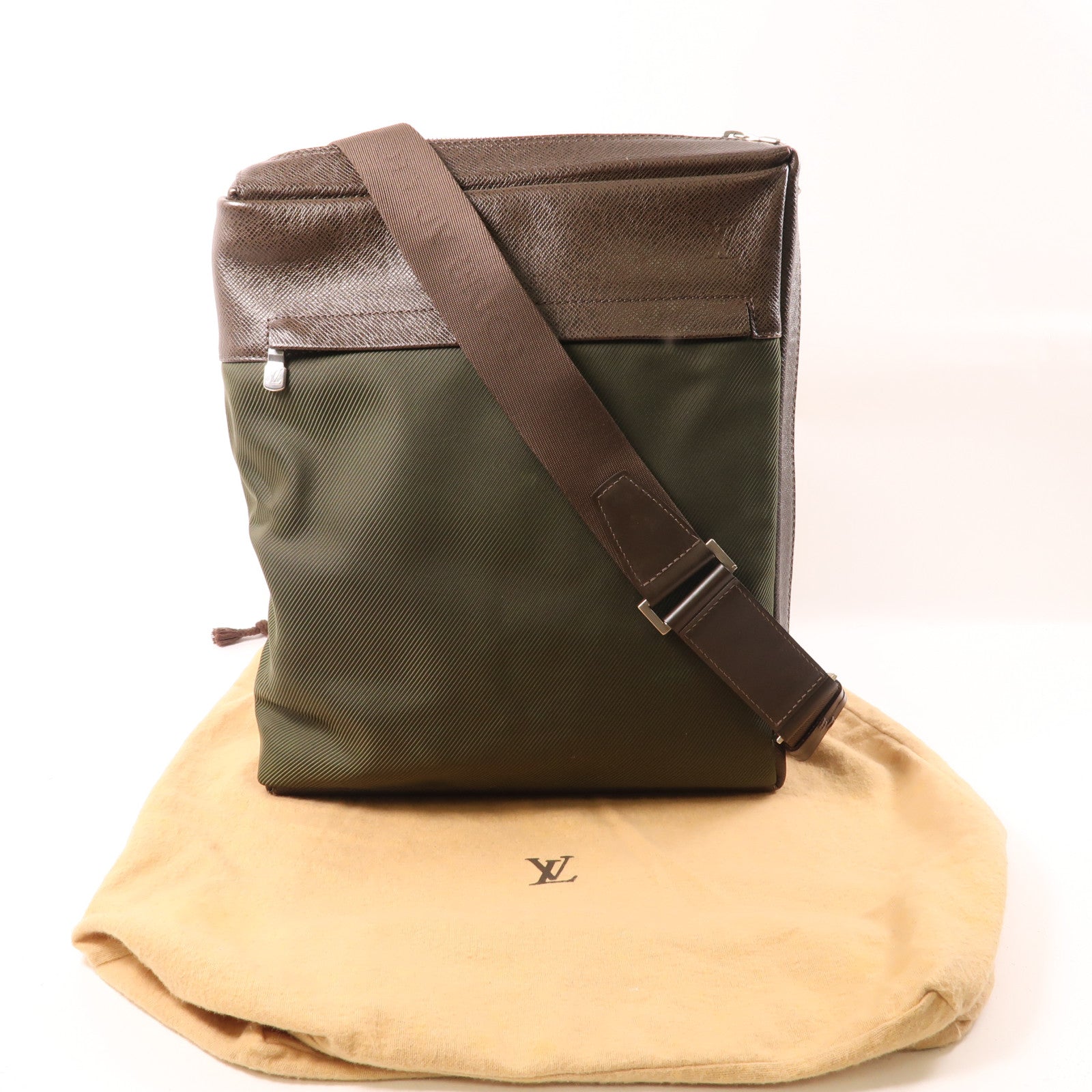 LOUIS VUITTON Taiga/帆布Beluga銀扣肩背袋棕色/綠色