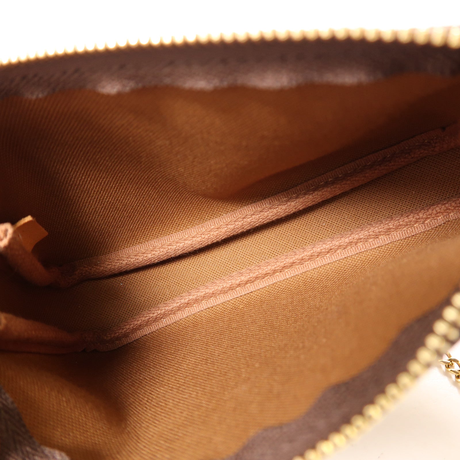 LOUIS VUITTON Monogram Mini Pochette Accessoires金扣手挽袋棕色
