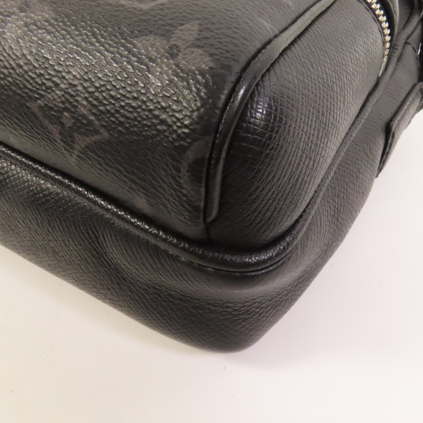 LOUIS VUITTON 【激減優惠】Monogram Eclipse/Taiga Outdoor Messenger銀扣肩背袋