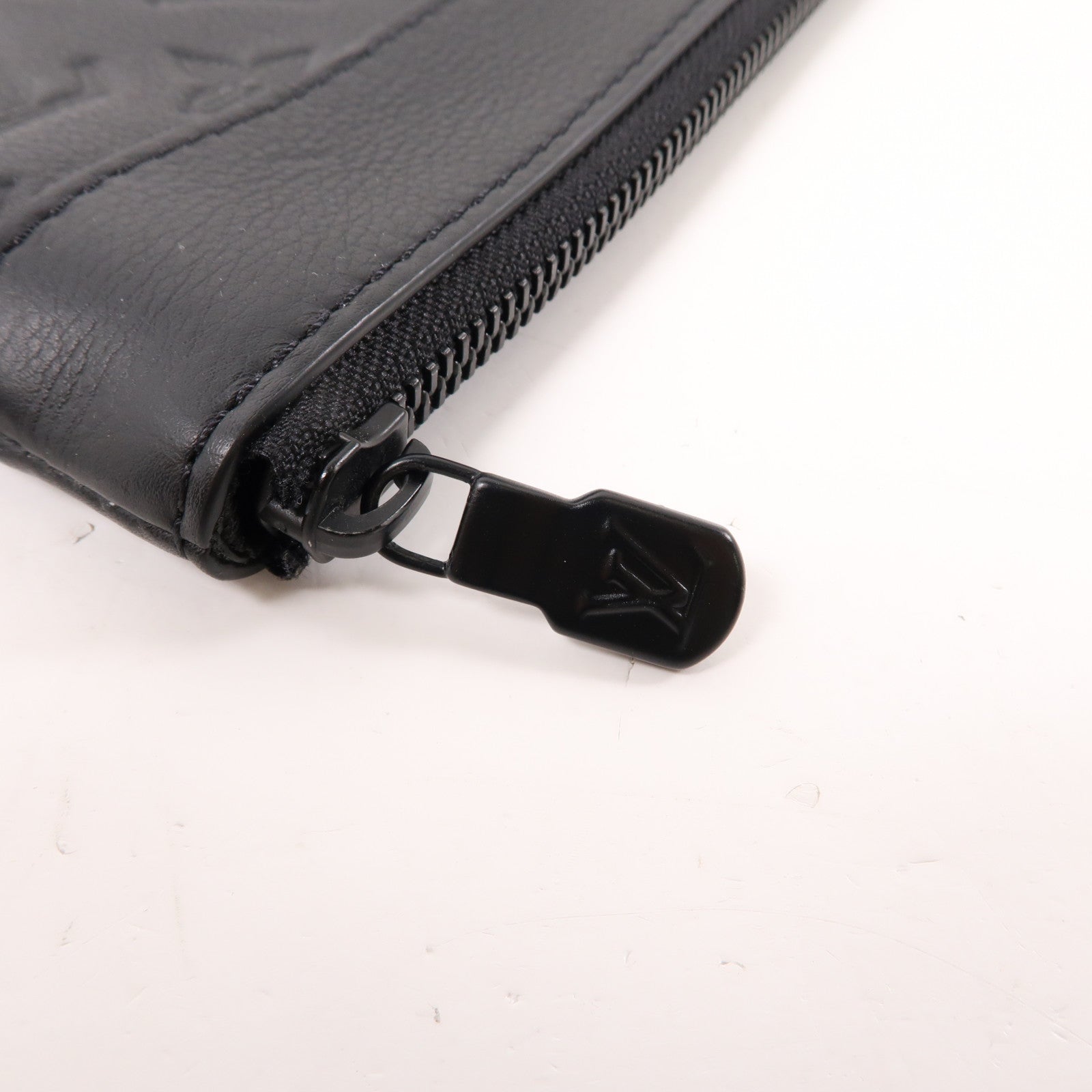 LOUIS VUITTON Monogram Shadow Pochette Voyage Souple手拿包黑色