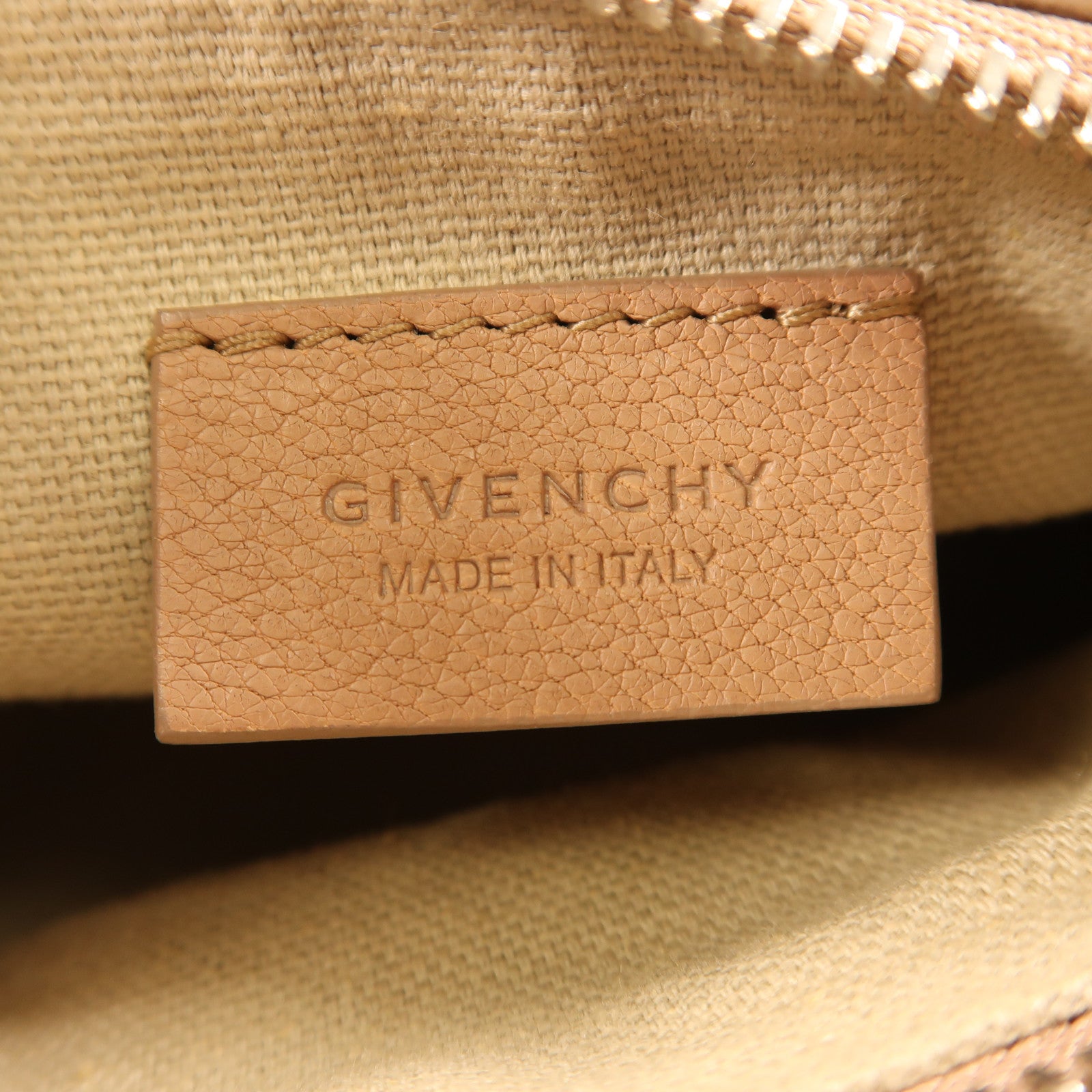 GIVENCHY 牛皮皮革Pouch銀扣手拿包