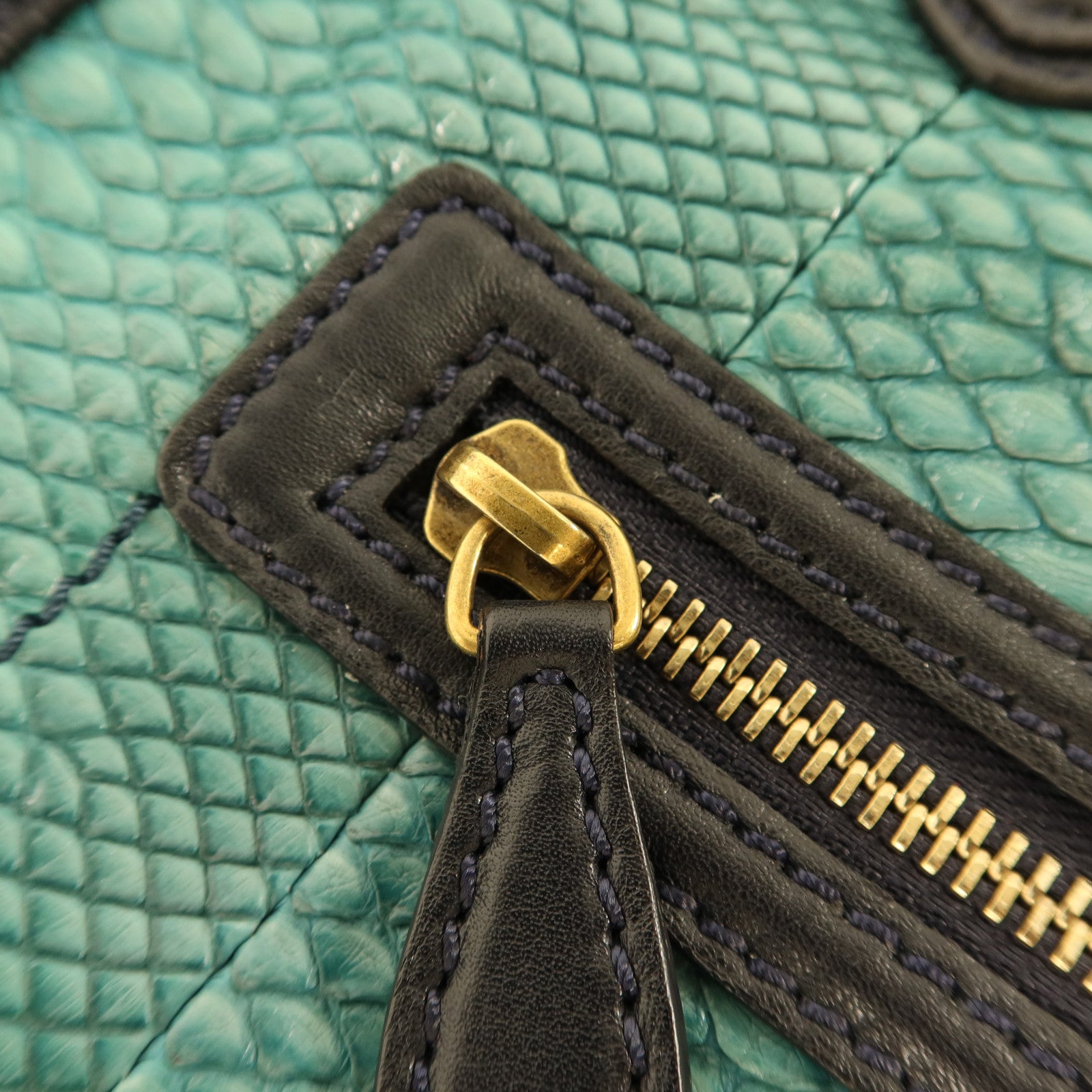 CELINE 蛇皮皮革Mini Luggage金扣手挽袋