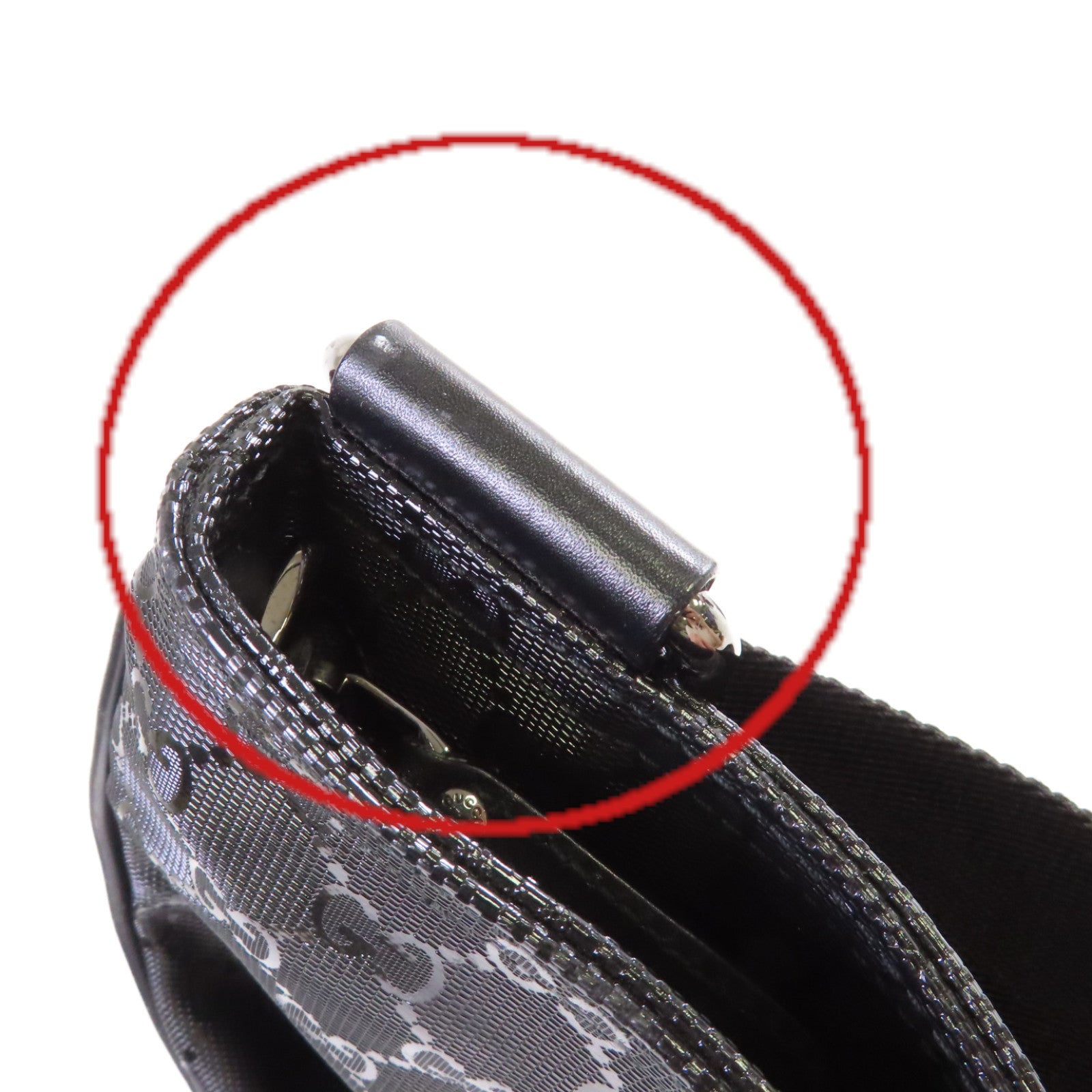 GUCCI 塗層帆布Diamante Shoulder Bag銀扣肩背袋黑色