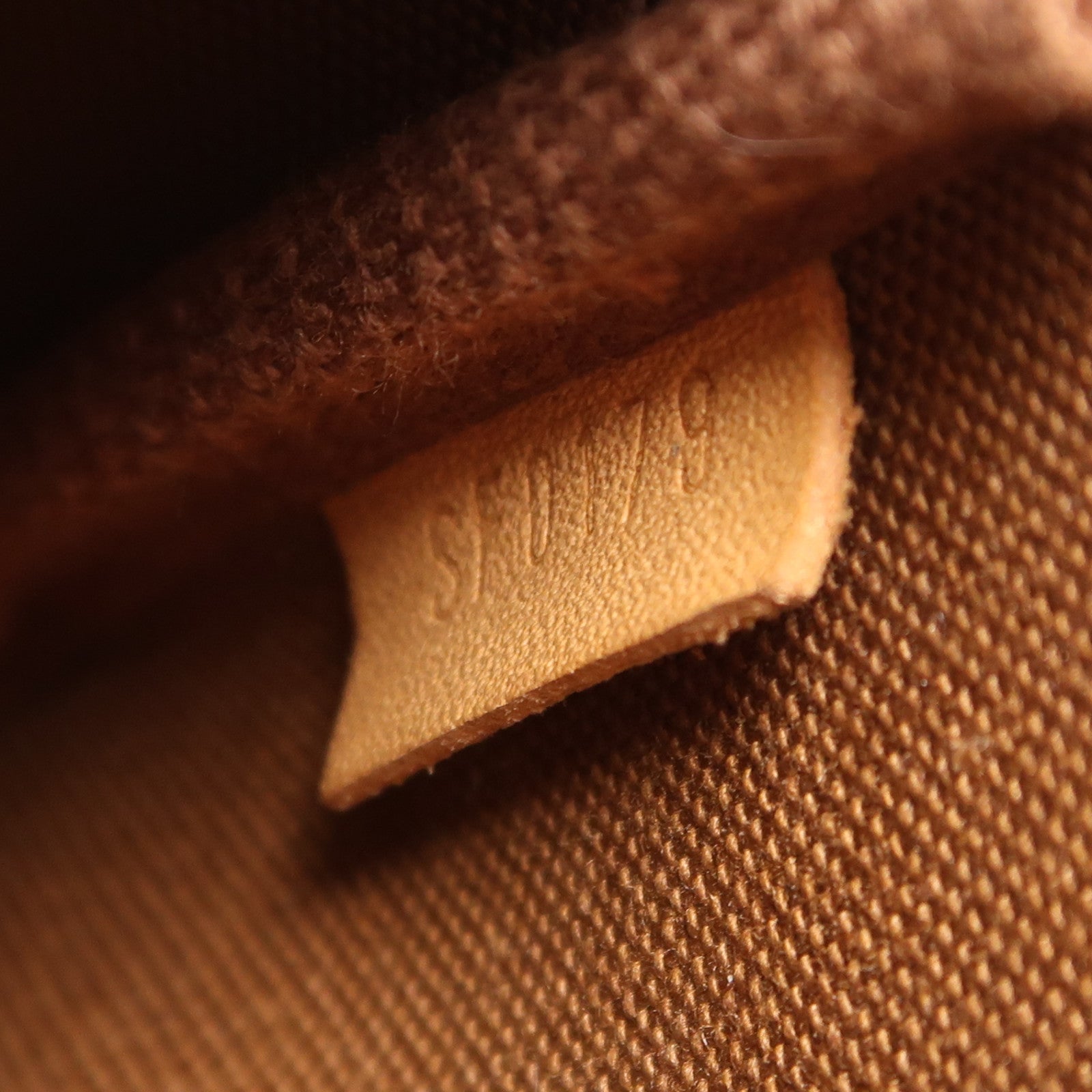 LOUIS VUITTON Monogram Mini Pochette Accessoires金扣手挽袋棕色