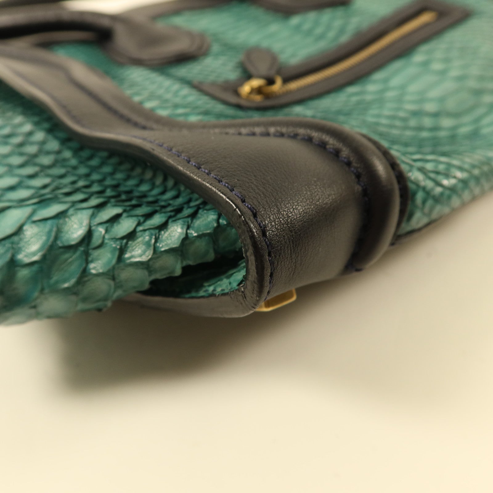 CELINE 蛇皮皮革Mini Luggage金扣手挽袋