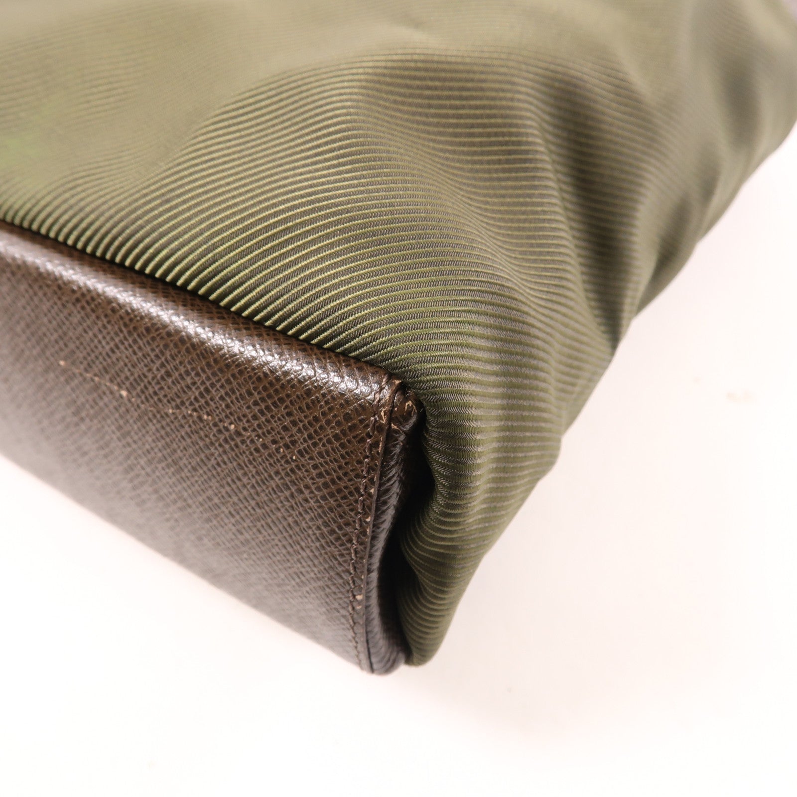 LOUIS VUITTON Taiga/帆布Beluga銀扣肩背袋棕色/綠色