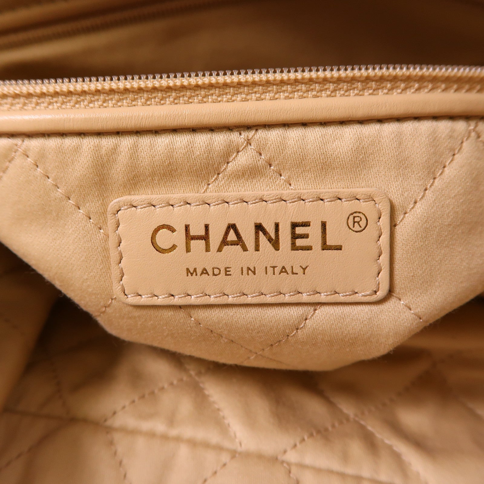 CHANEL 牛皮皮革Chanel 22 Small金扣鏈帶肩背袋