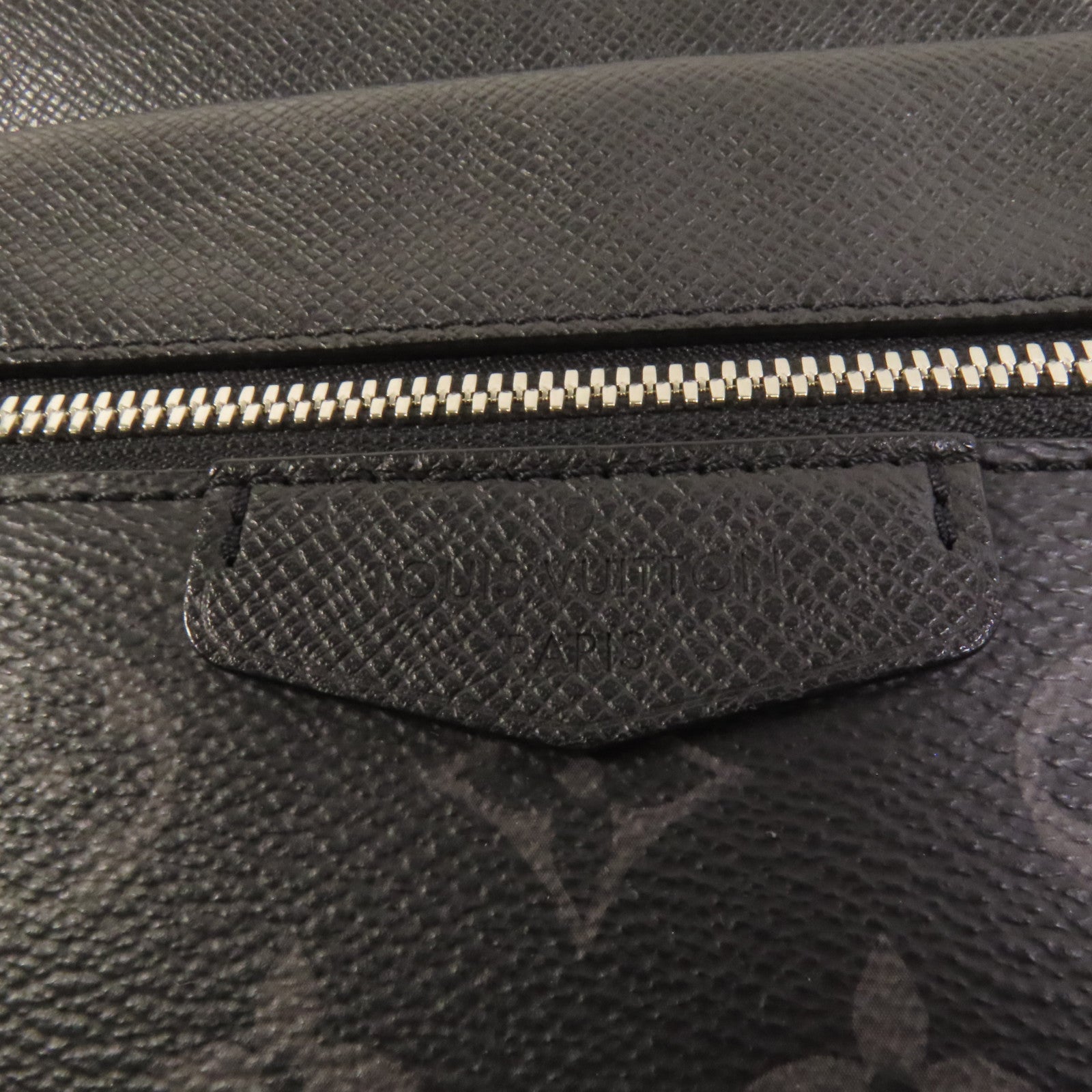 LOUIS VUITTON 【激減優惠】Monogram Eclipse/Taiga Outdoor Messenger銀扣肩背袋