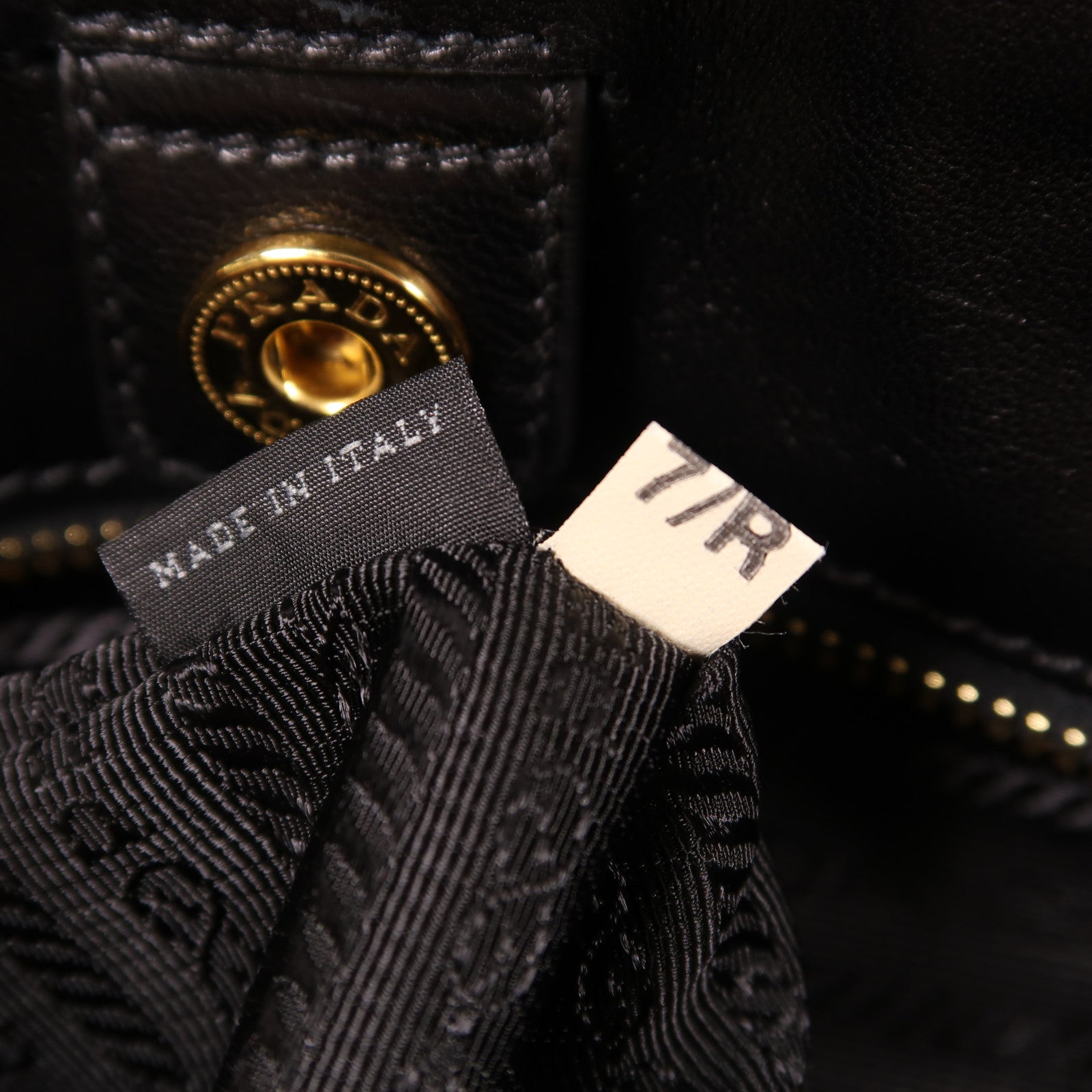 PRADA Nappa皮革Gaufre 2 Way Shoulder金扣手挽肩背兩用袋黑色