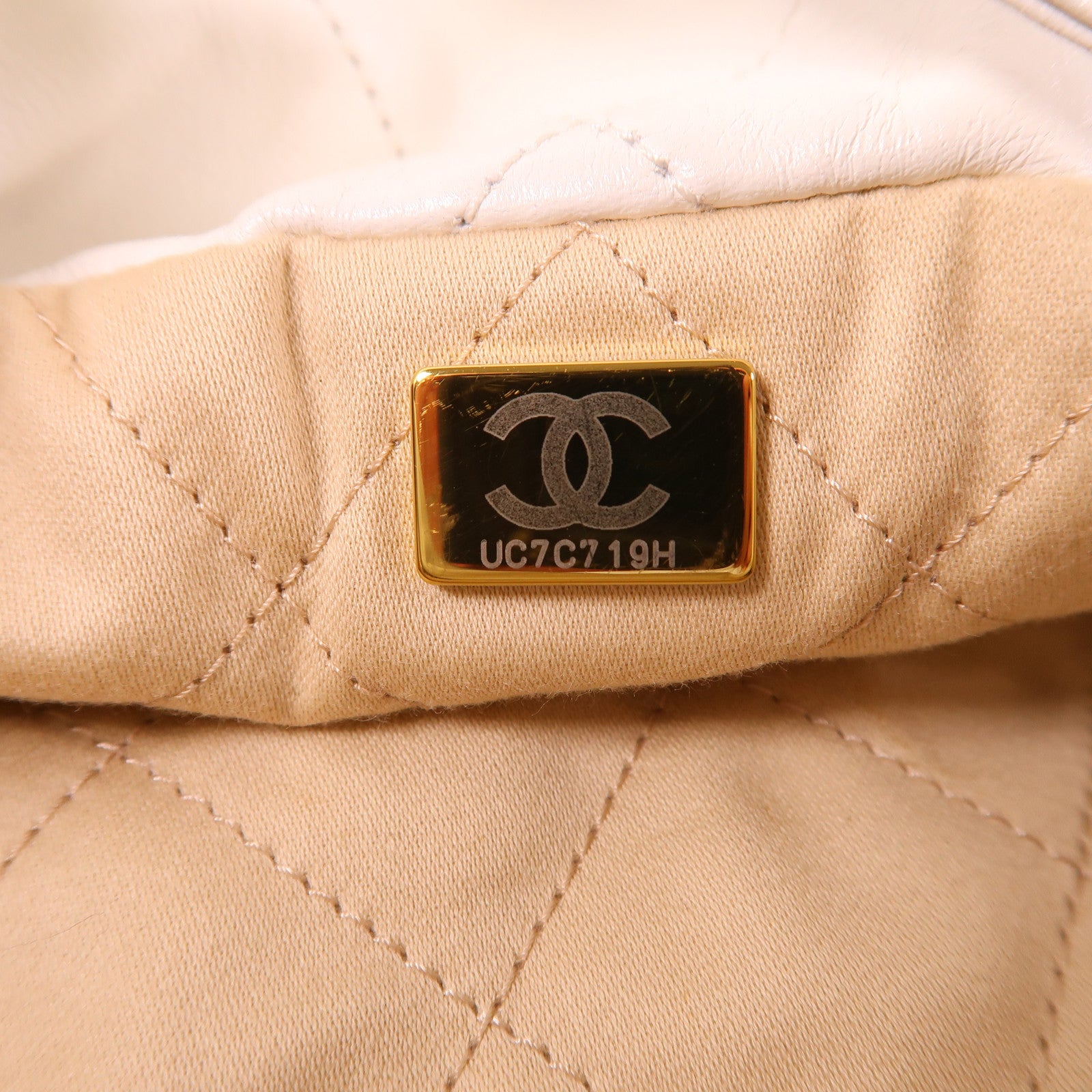 CHANEL 牛皮皮革Chanel 22 Small金扣鏈帶肩背袋