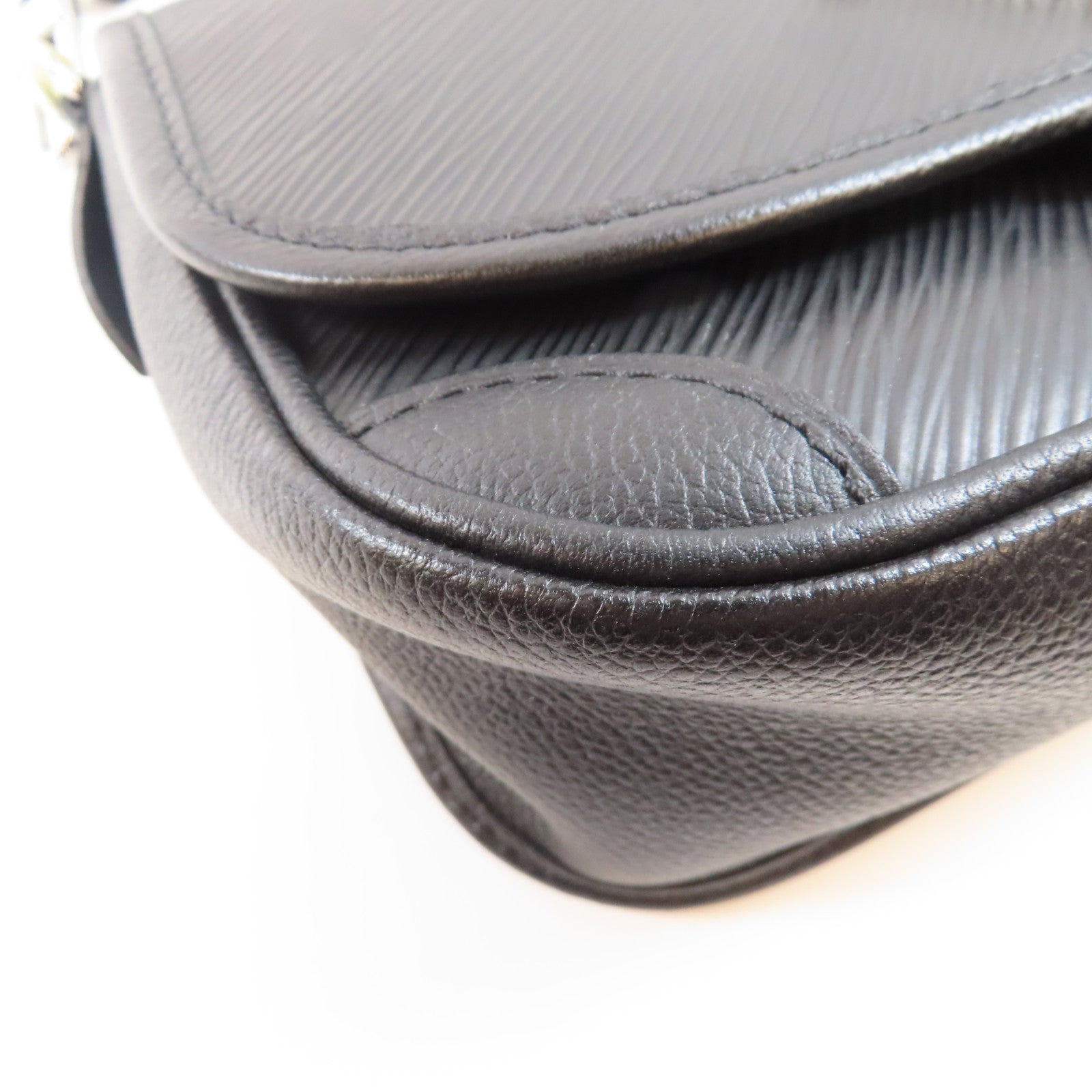 LOUIS VUITTON Epi Buci銀扣肩背袋黑色