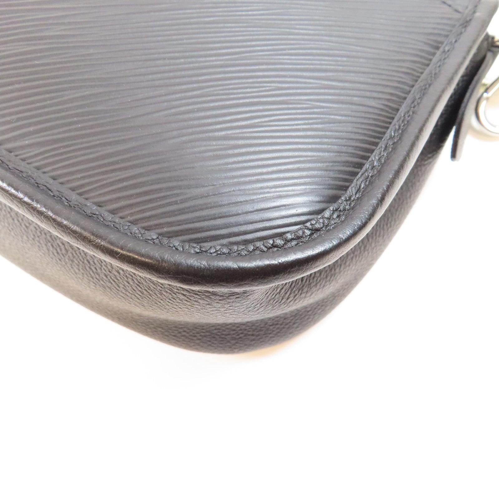 LOUIS VUITTON Epi Buci銀扣肩背袋黑色