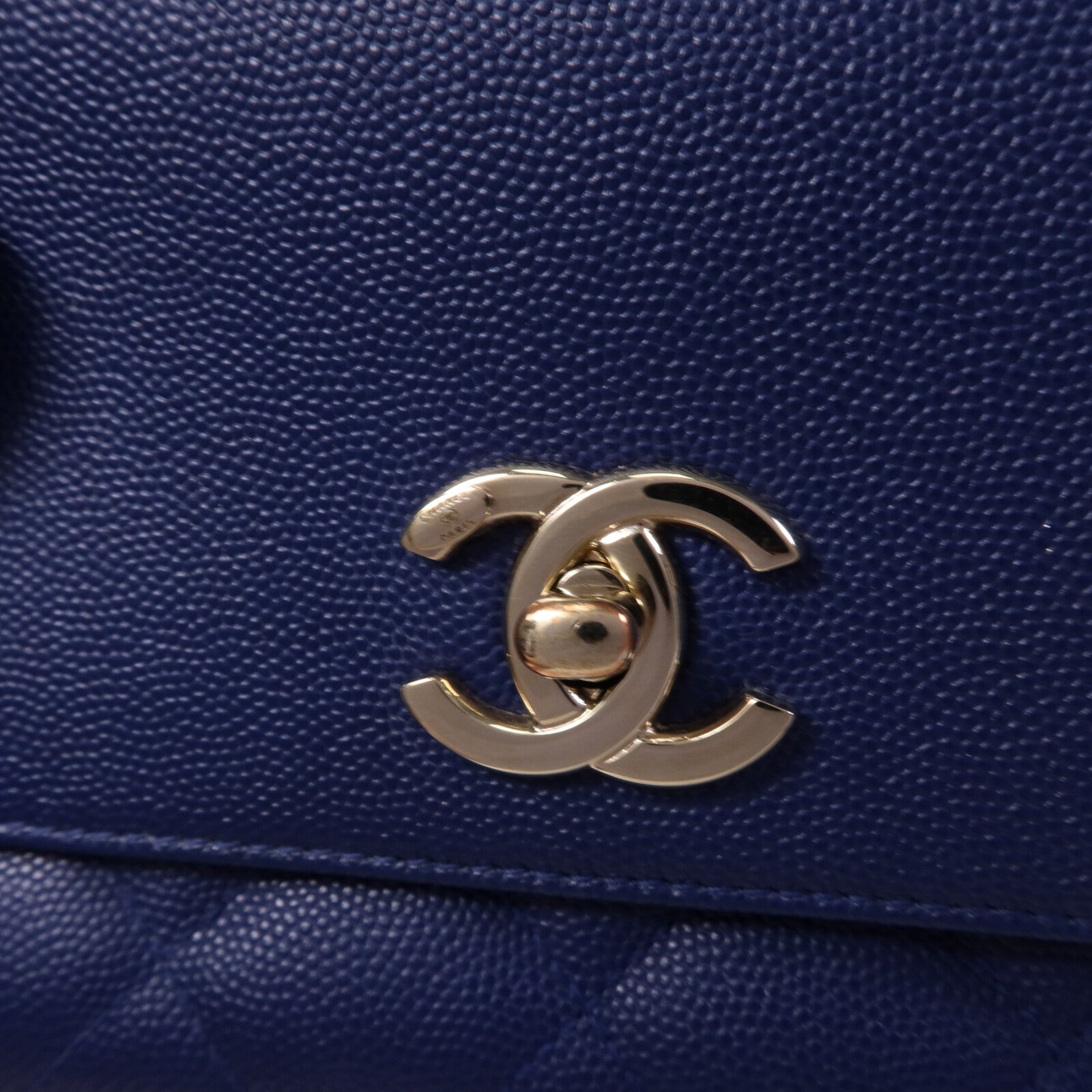 CHANEL 牛皮皮革Business Affinity金扣鏈帶肩背袋
