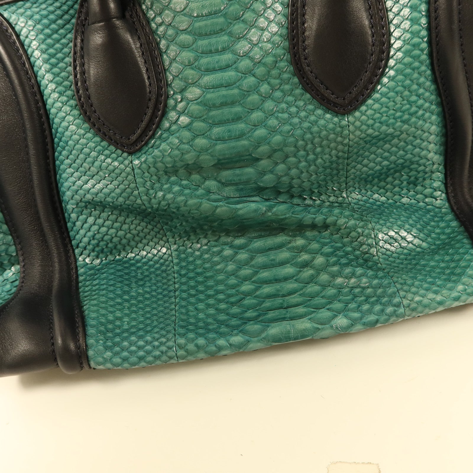 CELINE 蛇皮皮革Mini Luggage金扣手挽袋