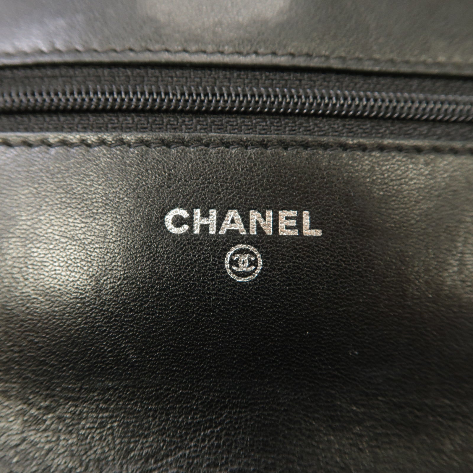 CHANEL Caviar皮革Wallet On Chain銀扣鏈帶肩背袋黑色